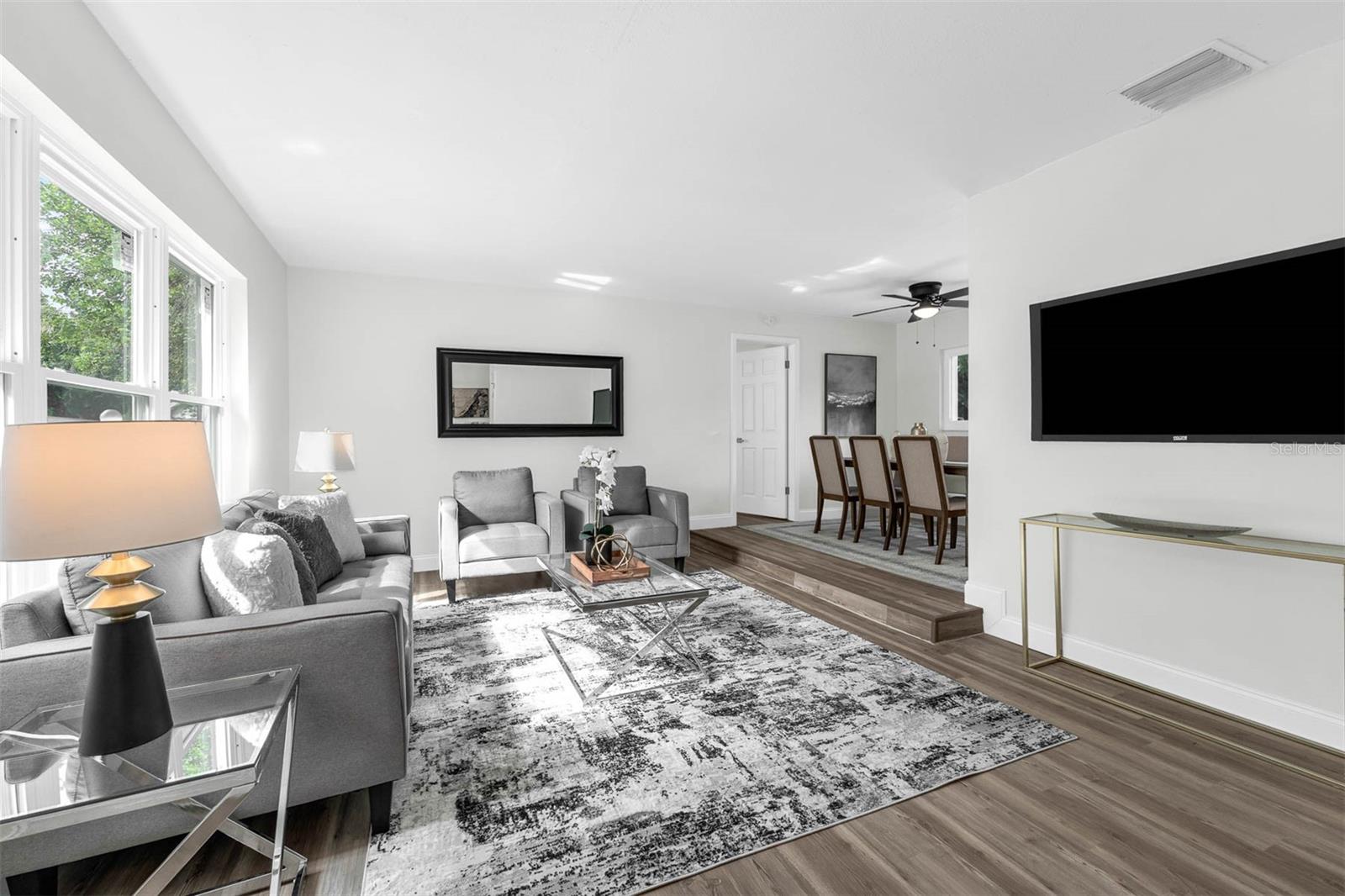 Image 7 of 31 For 112 Des Pinar Lane