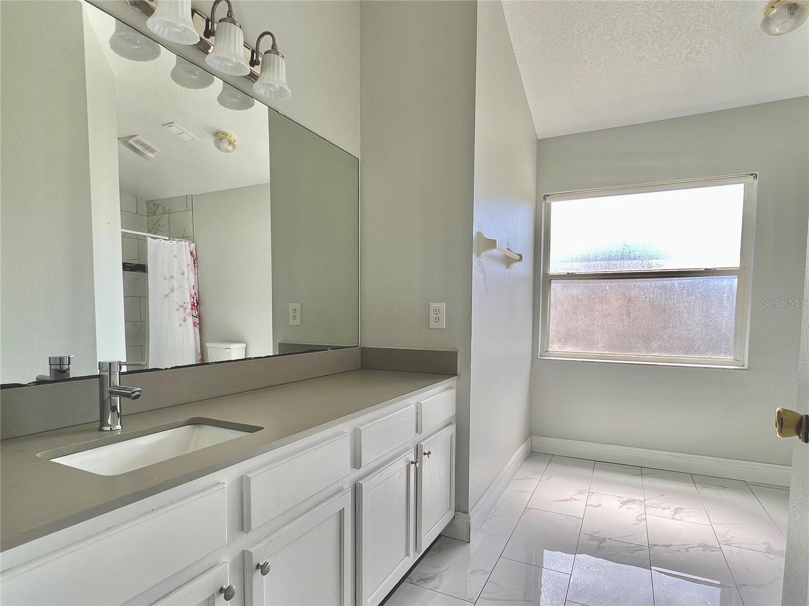 Image 11 of 12 For 1050 Pineview Court