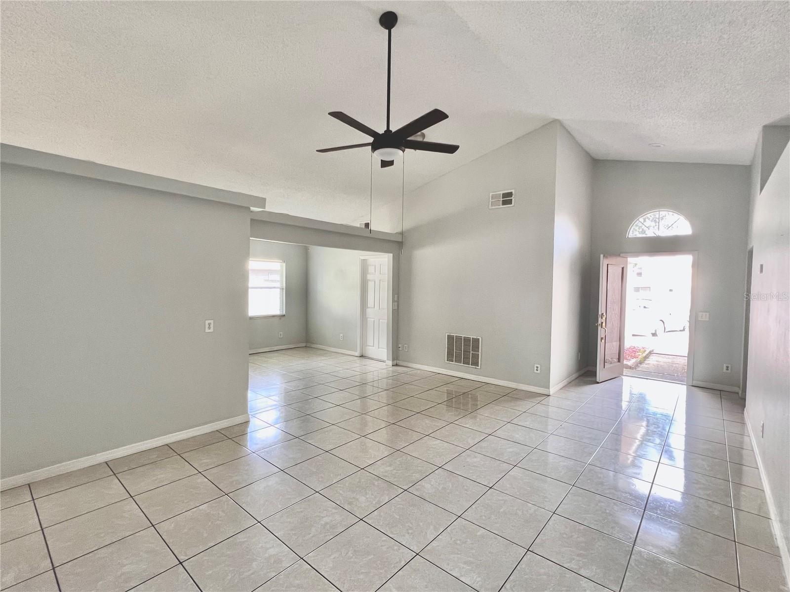 Image 3 of 12 For 1050 Pineview Court