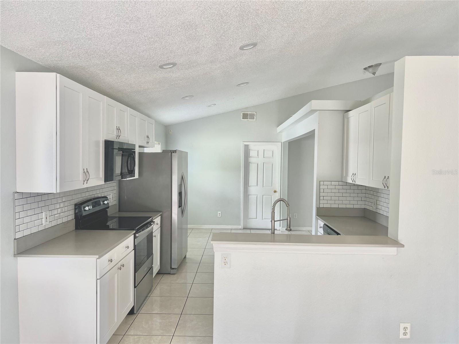 Image 6 of 12 For 1050 Pineview Court