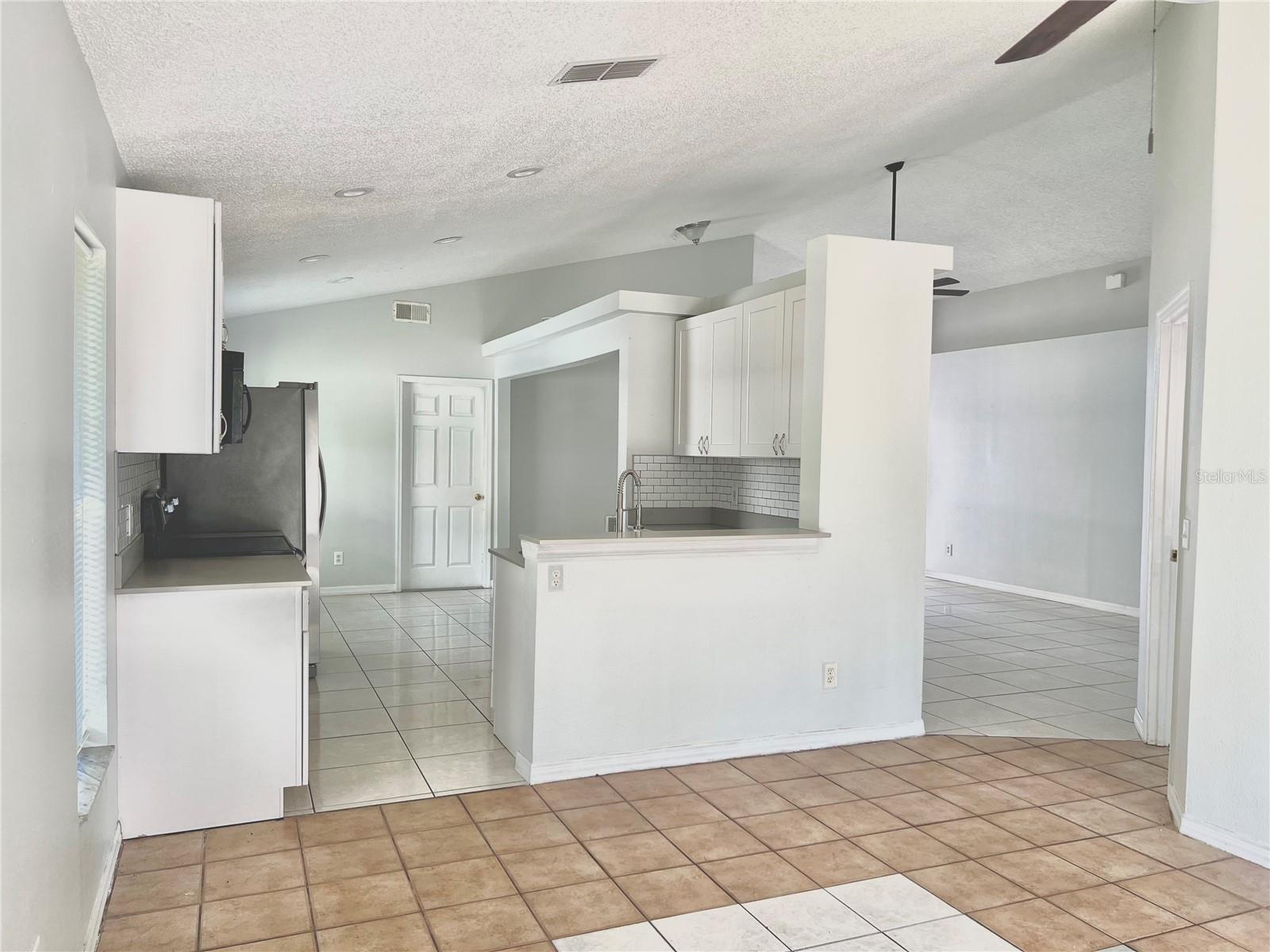 Image 7 of 12 For 1050 Pineview Court