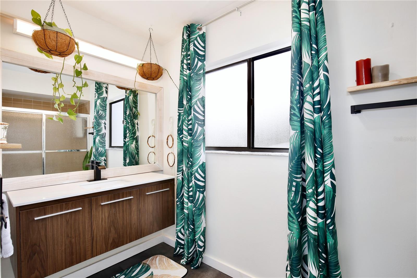 Image 18 of 70 For 178 Bluefish Place 178