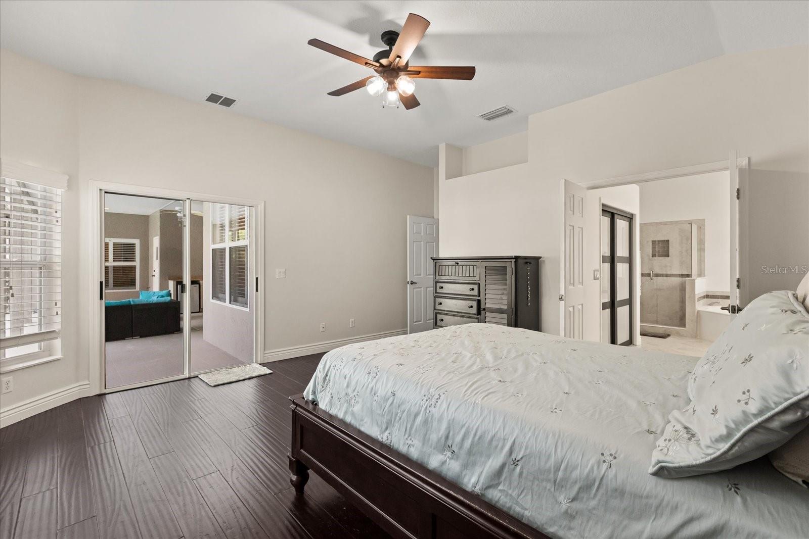 Image 25 of 47 For 3741 Gatlin Place Circle