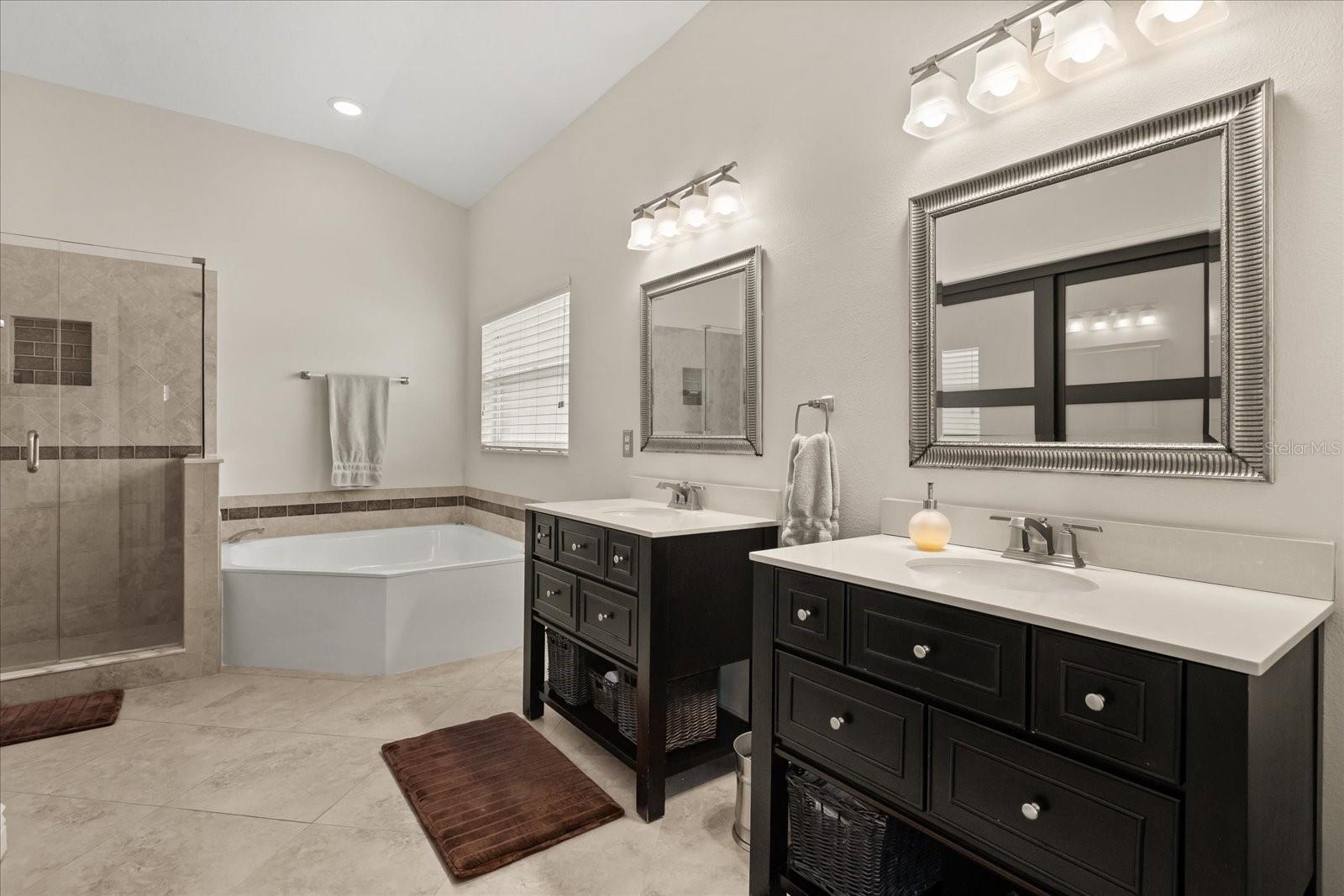 Image 27 of 47 For 3741 Gatlin Place Circle