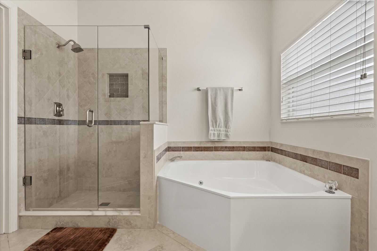 Image 29 of 47 For 3741 Gatlin Place Circle
