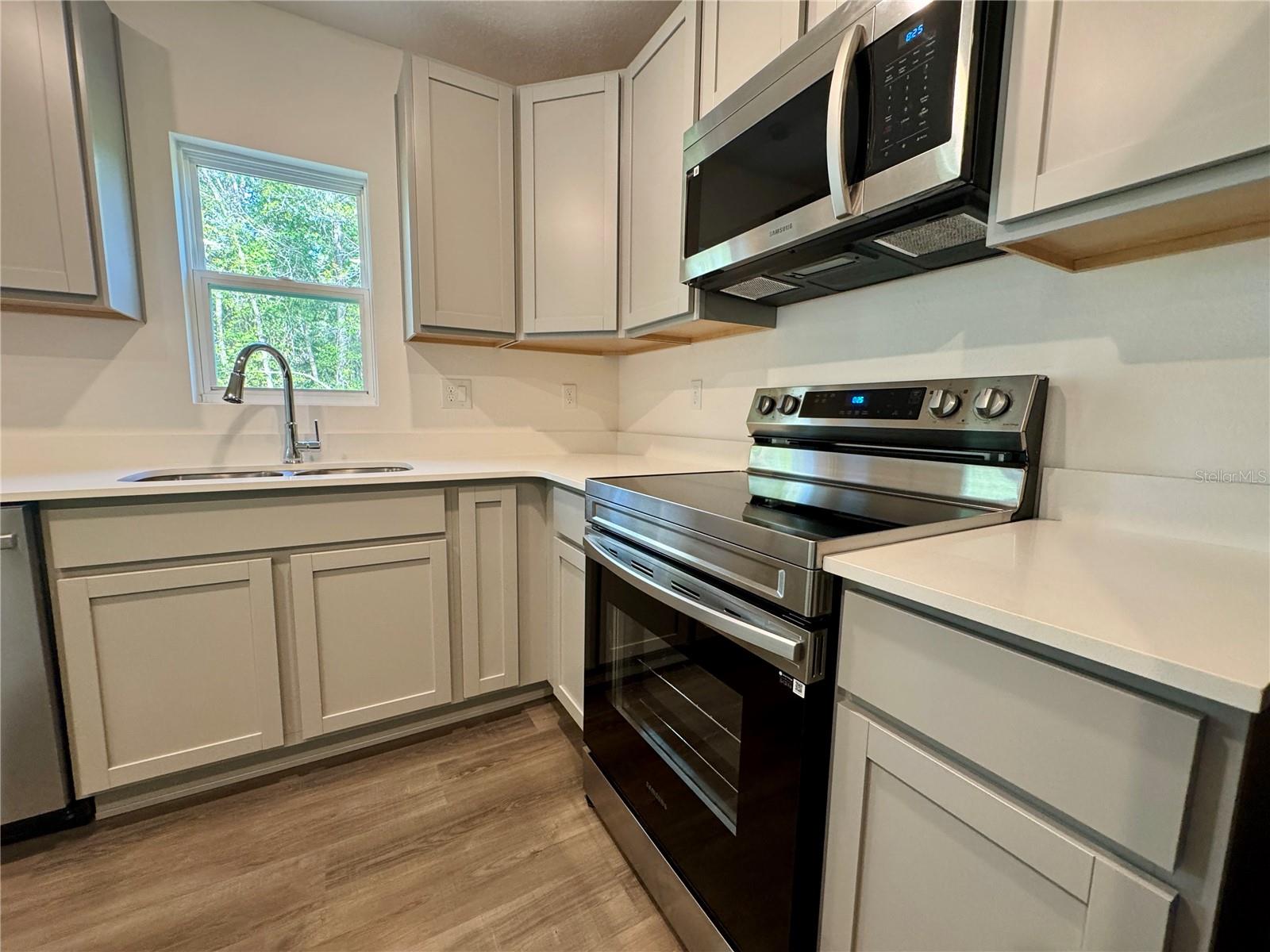 Image 5 of 16 For 3046 Glenn Street