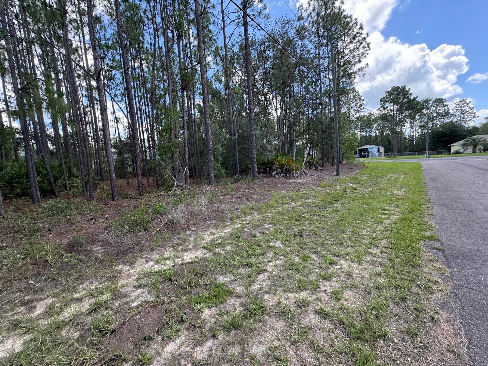 Listing photo id 2 for 7022 Lockwood Way