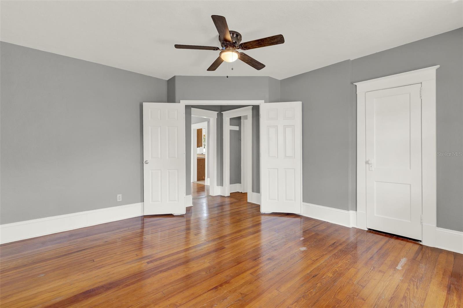 Image 10 of 20 For 611 Grove Street 1