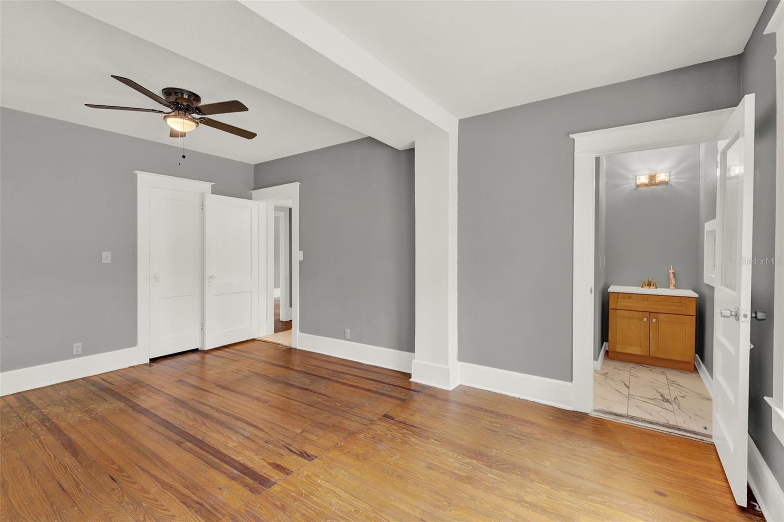 Image 12 of 20 For 611 Grove Street 1