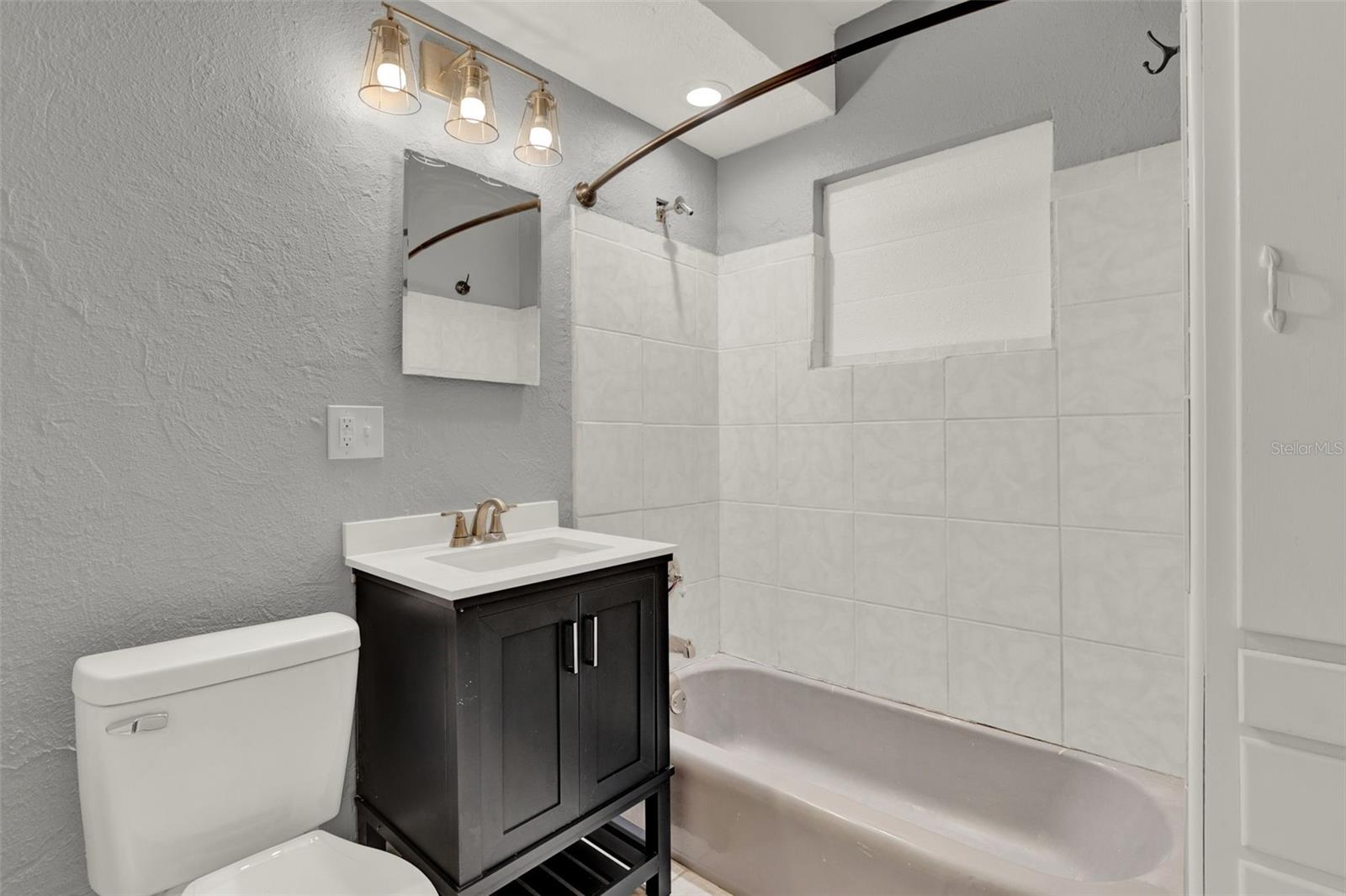 Image 15 of 20 For 611 Grove Street 1