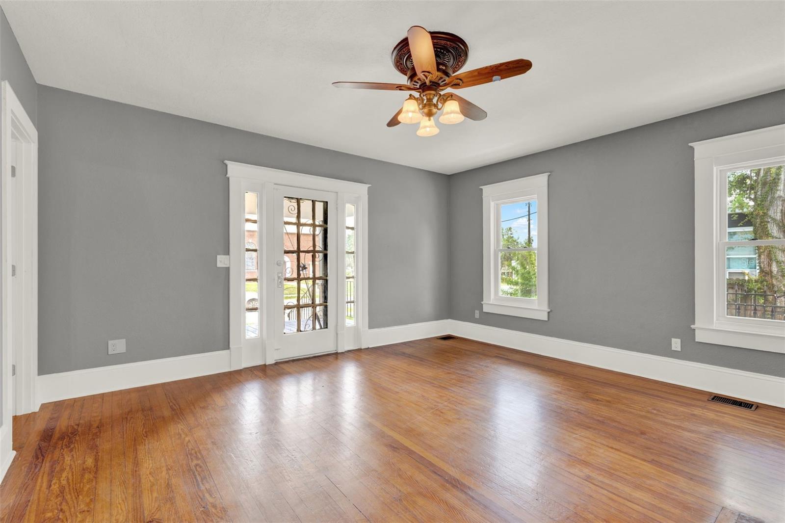 Image 3 of 20 For 611 Grove Street 1