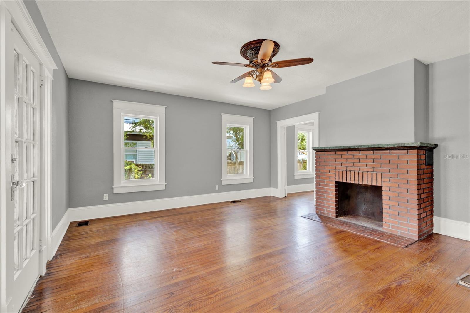 Image 4 of 20 For 611 Grove Street 1