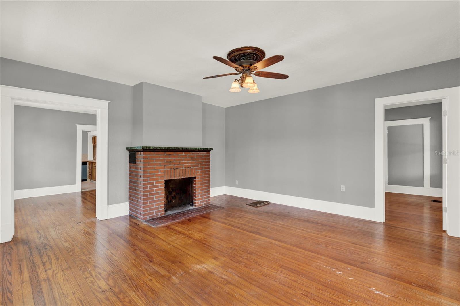 Image 5 of 20 For 611 Grove Street 1