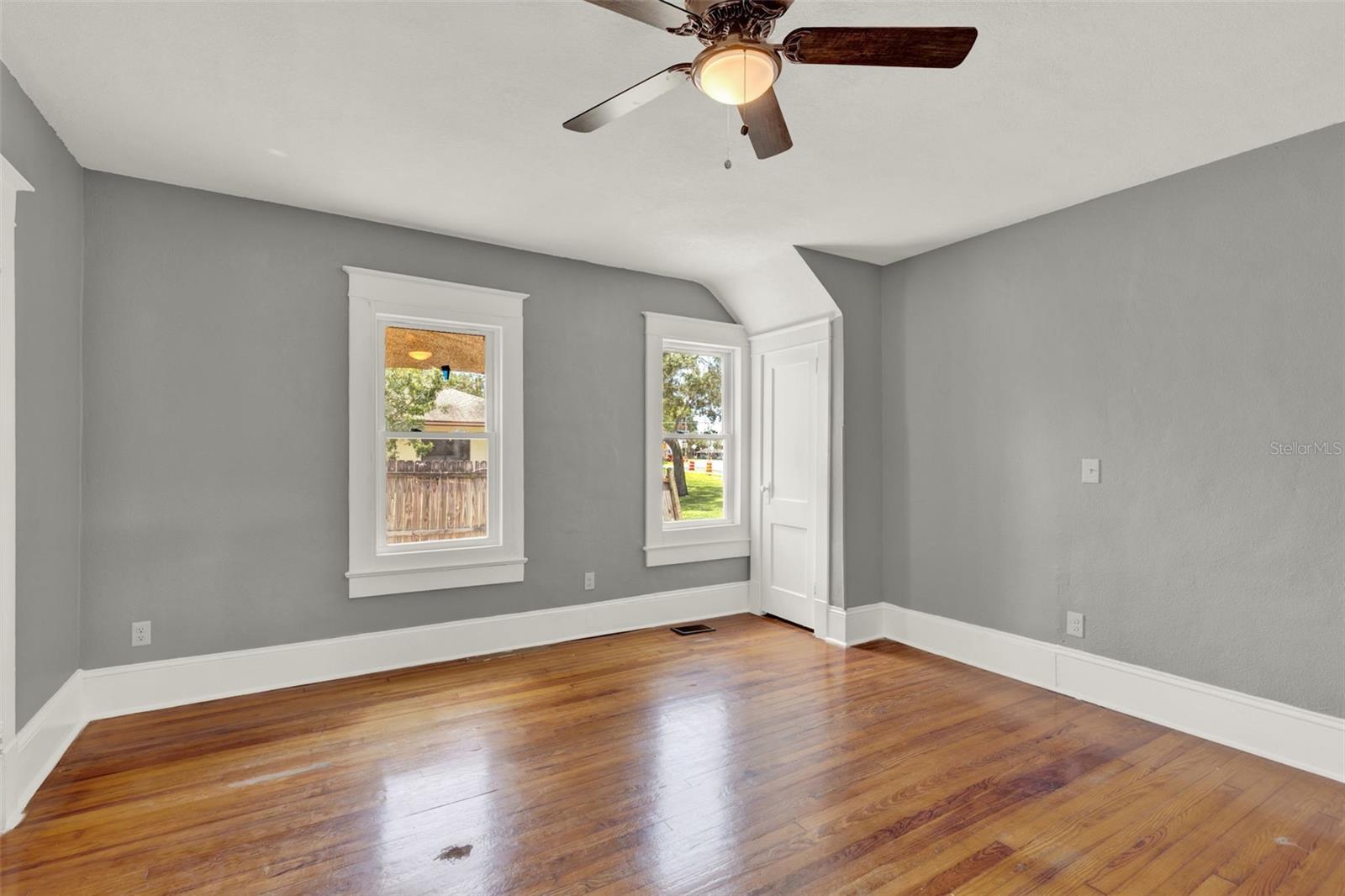 Image 9 of 20 For 611 Grove Street 1