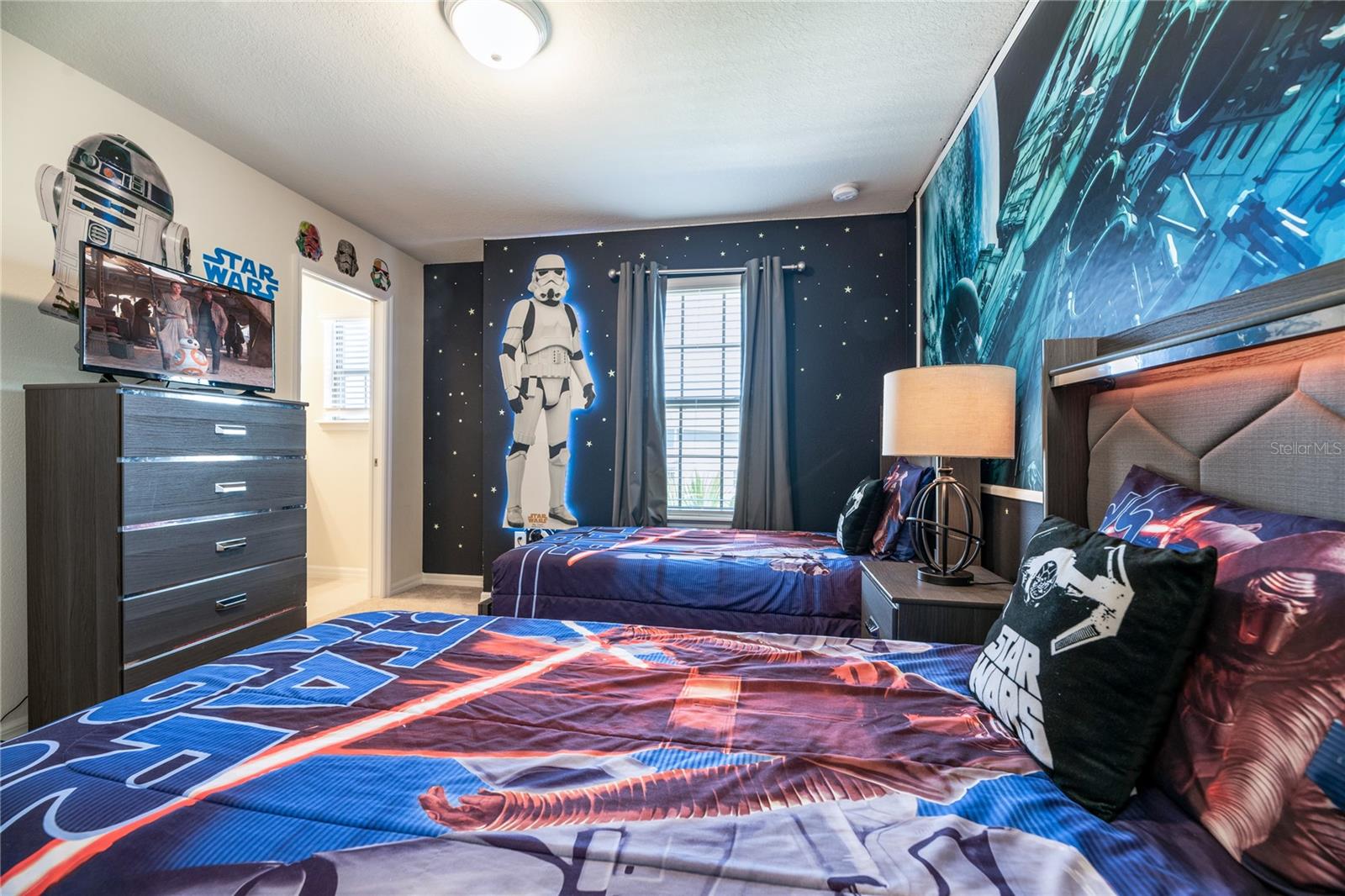 Image 17 of 37 For 8900 Prague Way