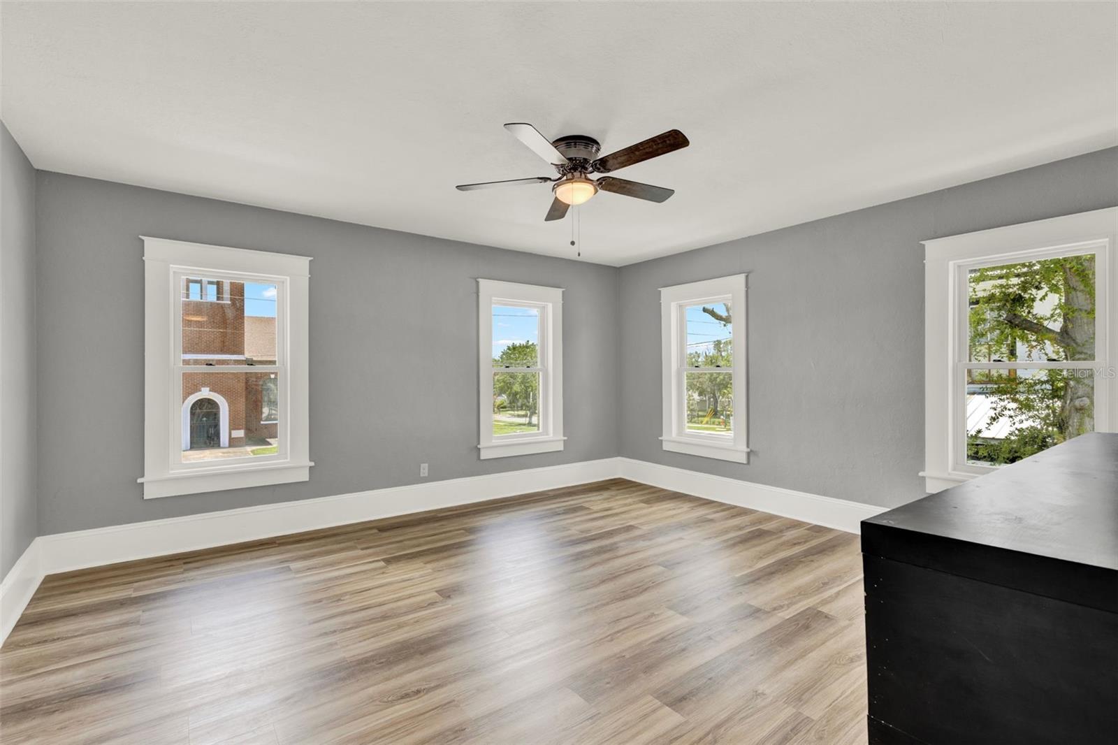 Image 10 of 18 For 611 Grove Street 2