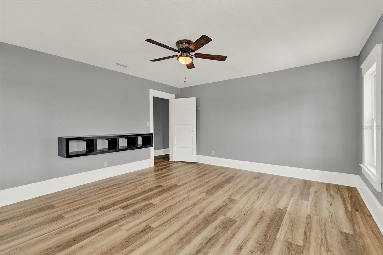 Image 12 of 18 For 611 Grove Street 2