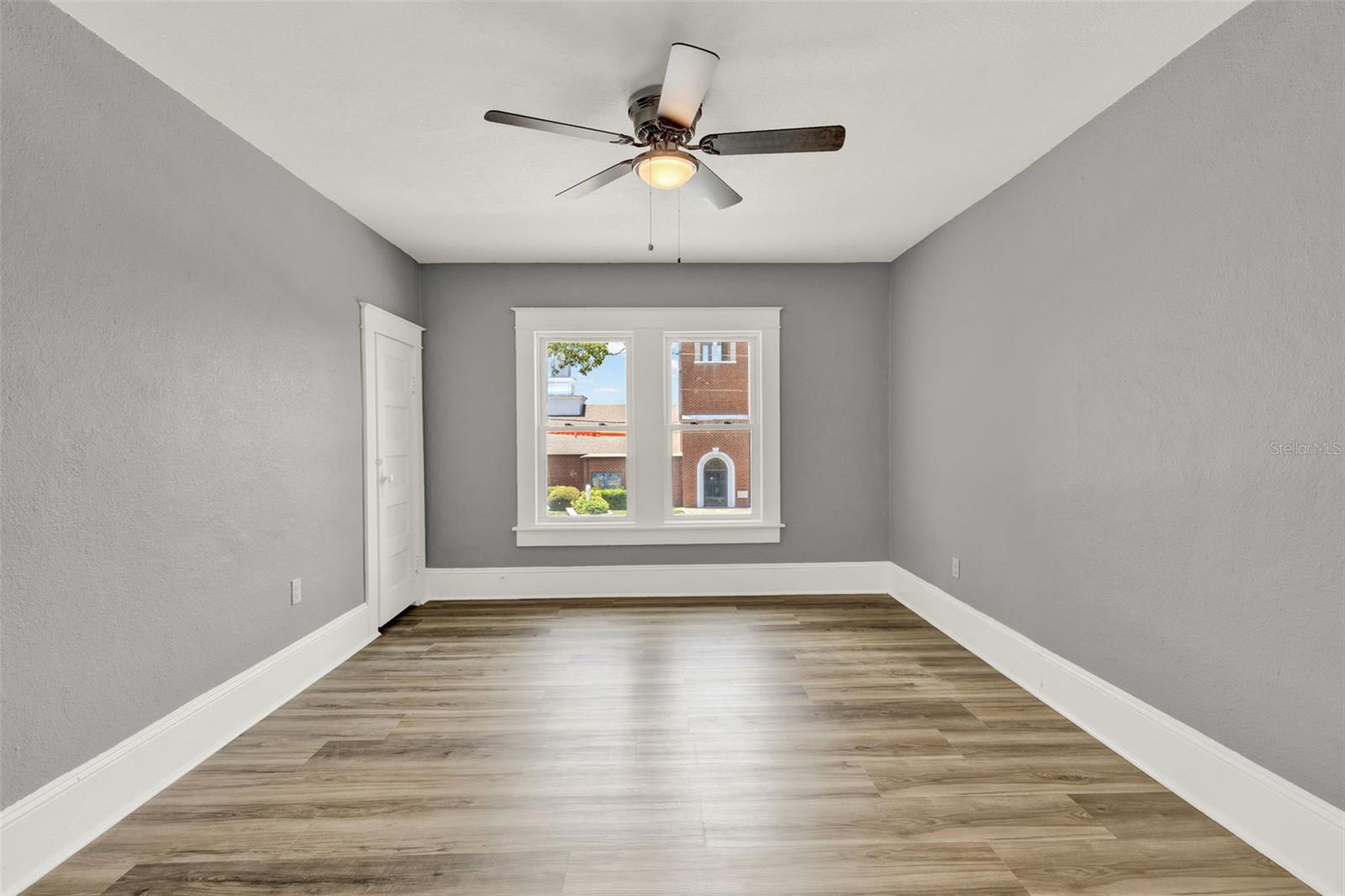 Image 9 of 18 For 611 Grove Street 2