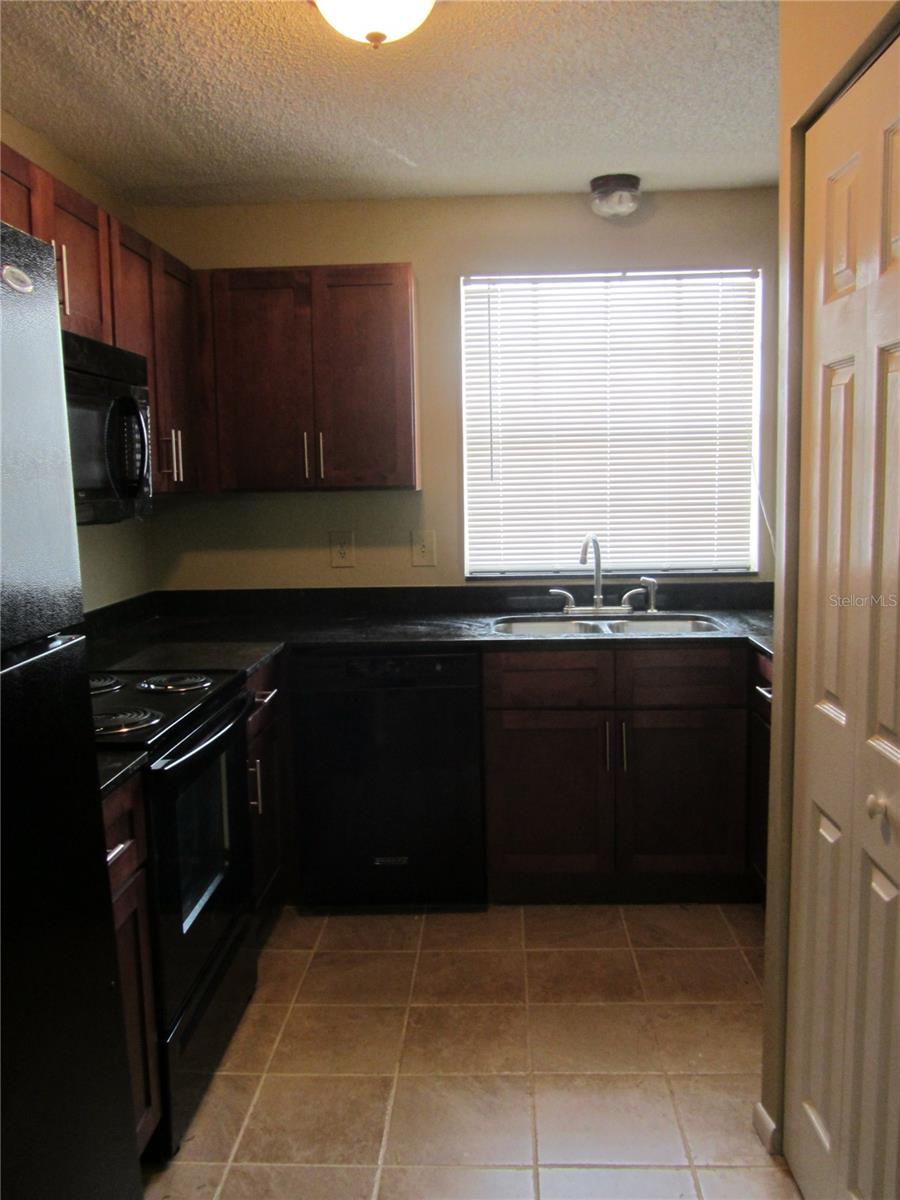 Image 3 of 7 For 440 Banyon Tree Circle 200