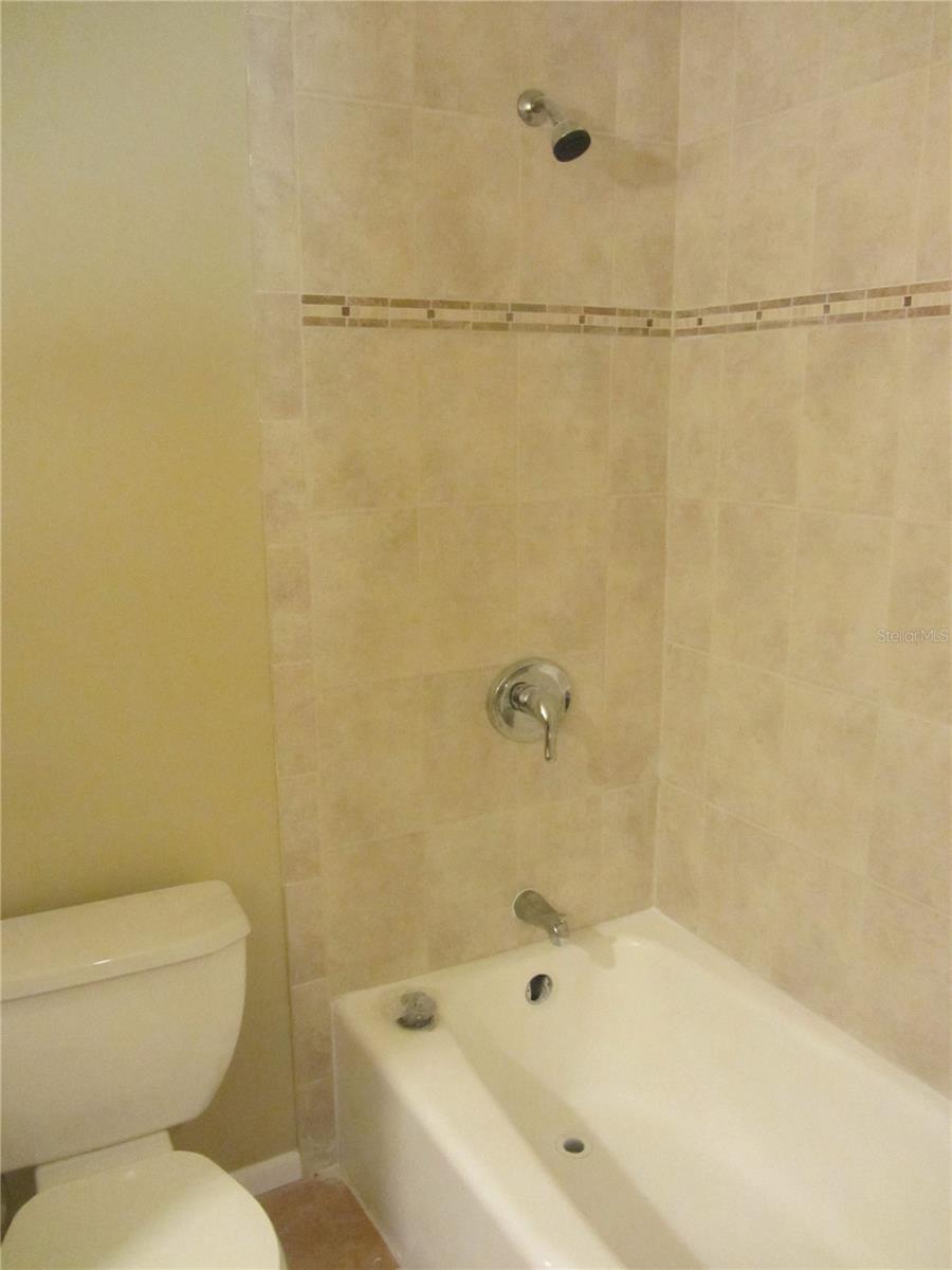 Image 5 of 7 For 440 Banyon Tree Circle 200