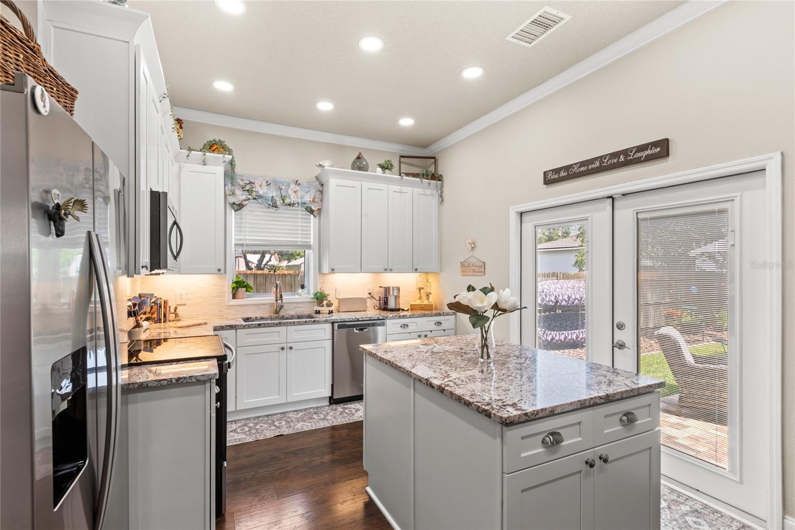 Listing photo id 8 for 309 Oakland Avenue