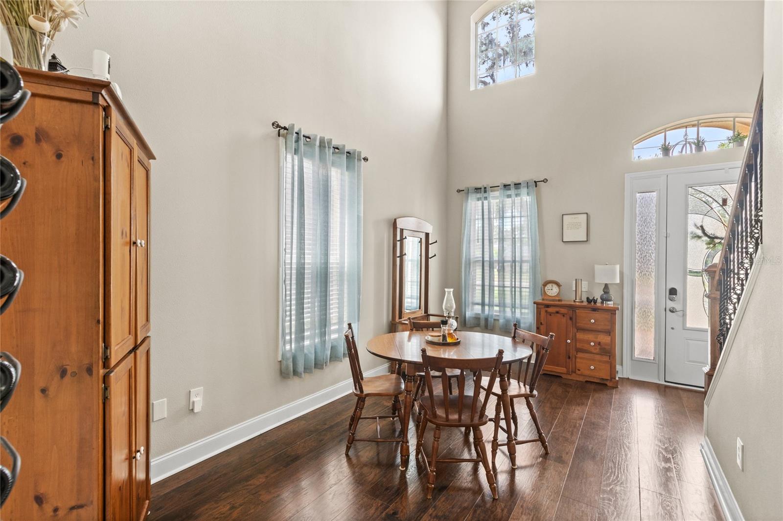 Listing photo id 2 for 309 Oakland Avenue
