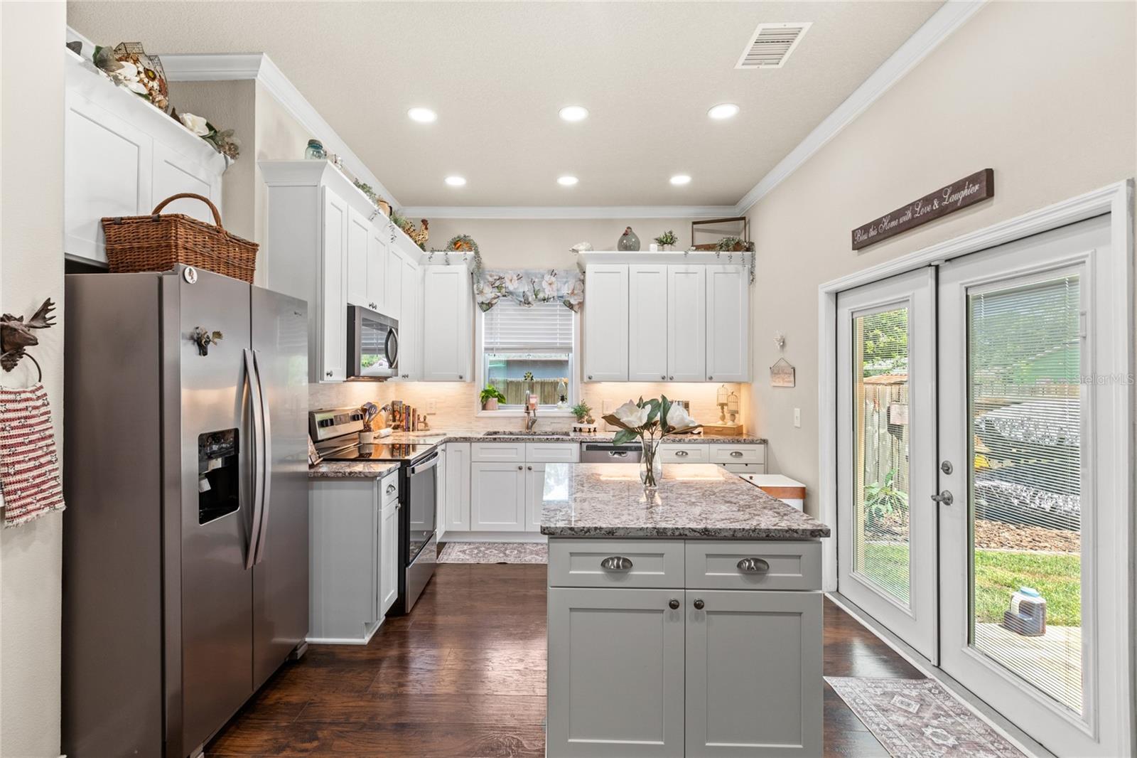 Listing photo id 5 for 309 Oakland Avenue