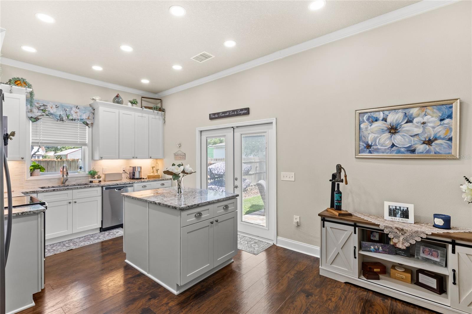 Listing photo id 7 for 309 Oakland Avenue