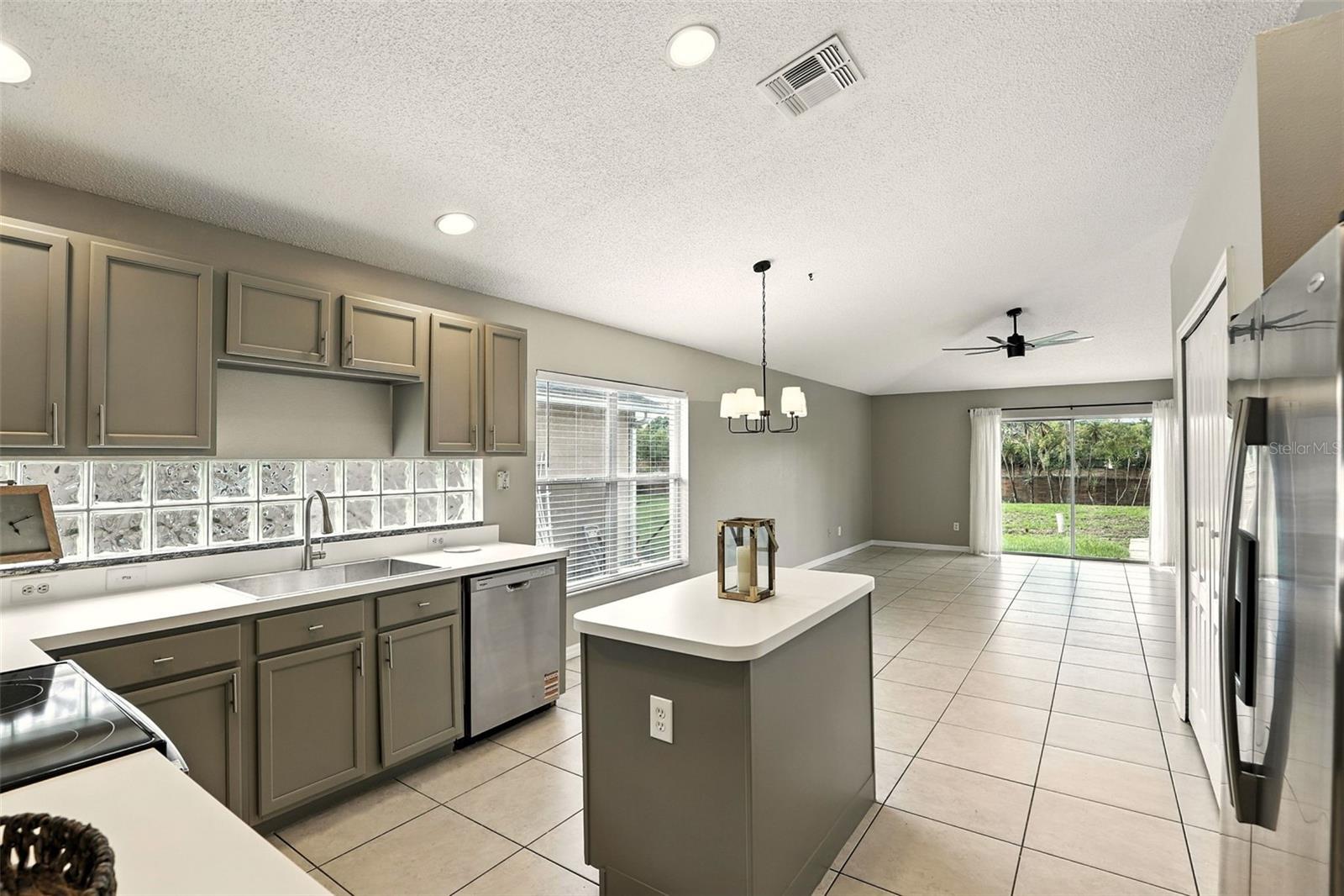 Image 10 of 32 For 10418 Sun Villa Boulevard