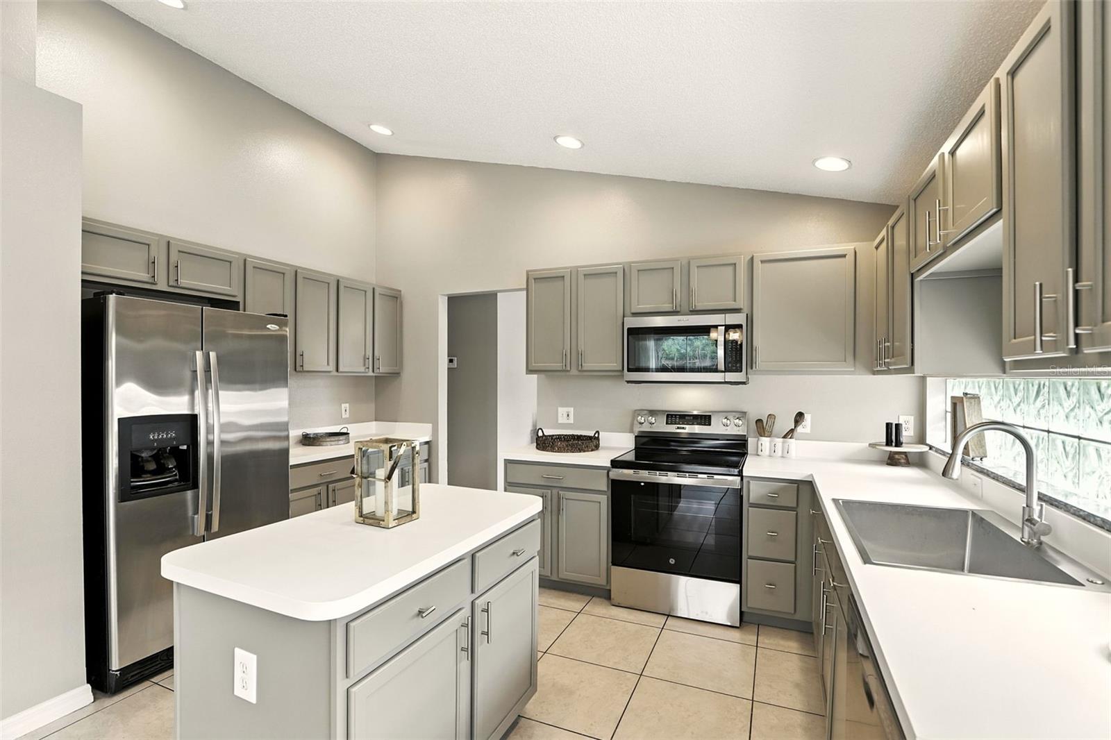 Image 12 of 32 For 10418 Sun Villa Boulevard