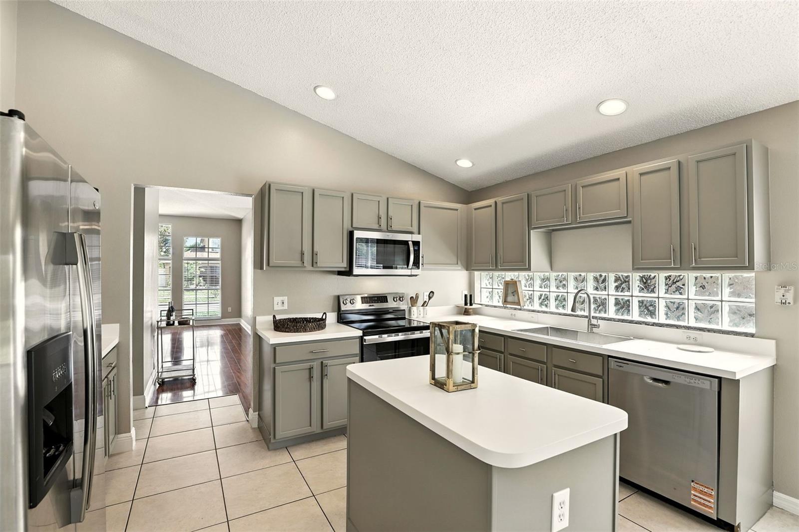 Image 13 of 32 For 10418 Sun Villa Boulevard