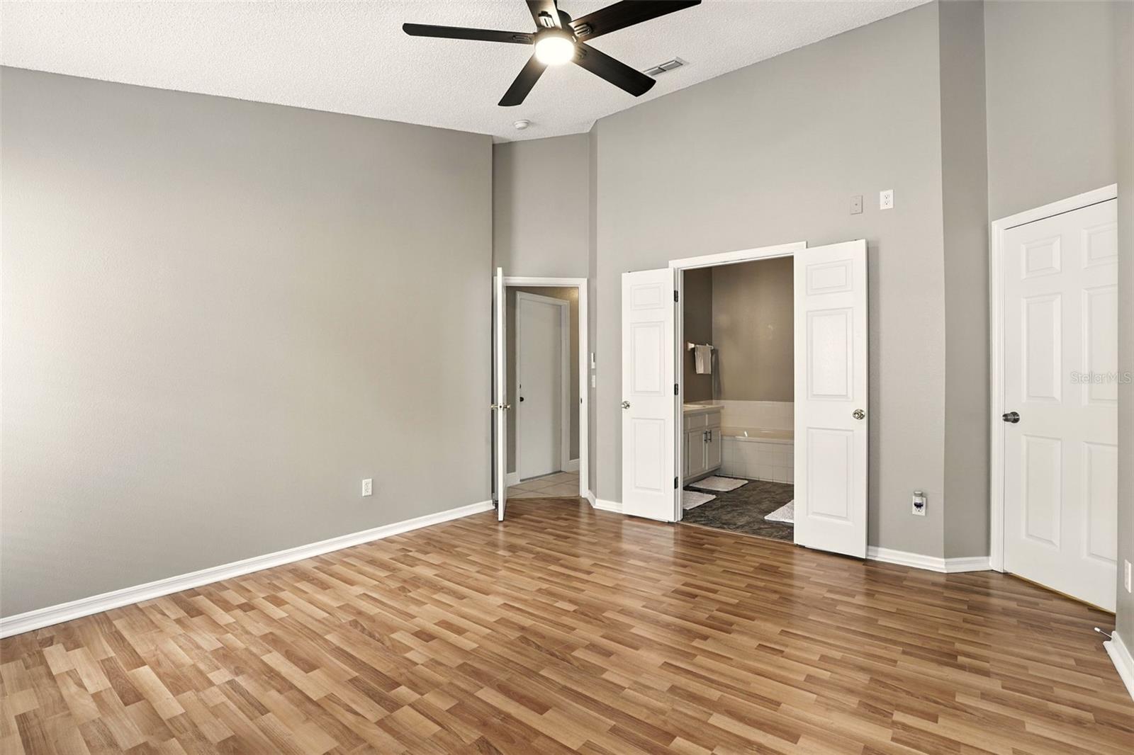 Image 22 of 32 For 10418 Sun Villa Boulevard