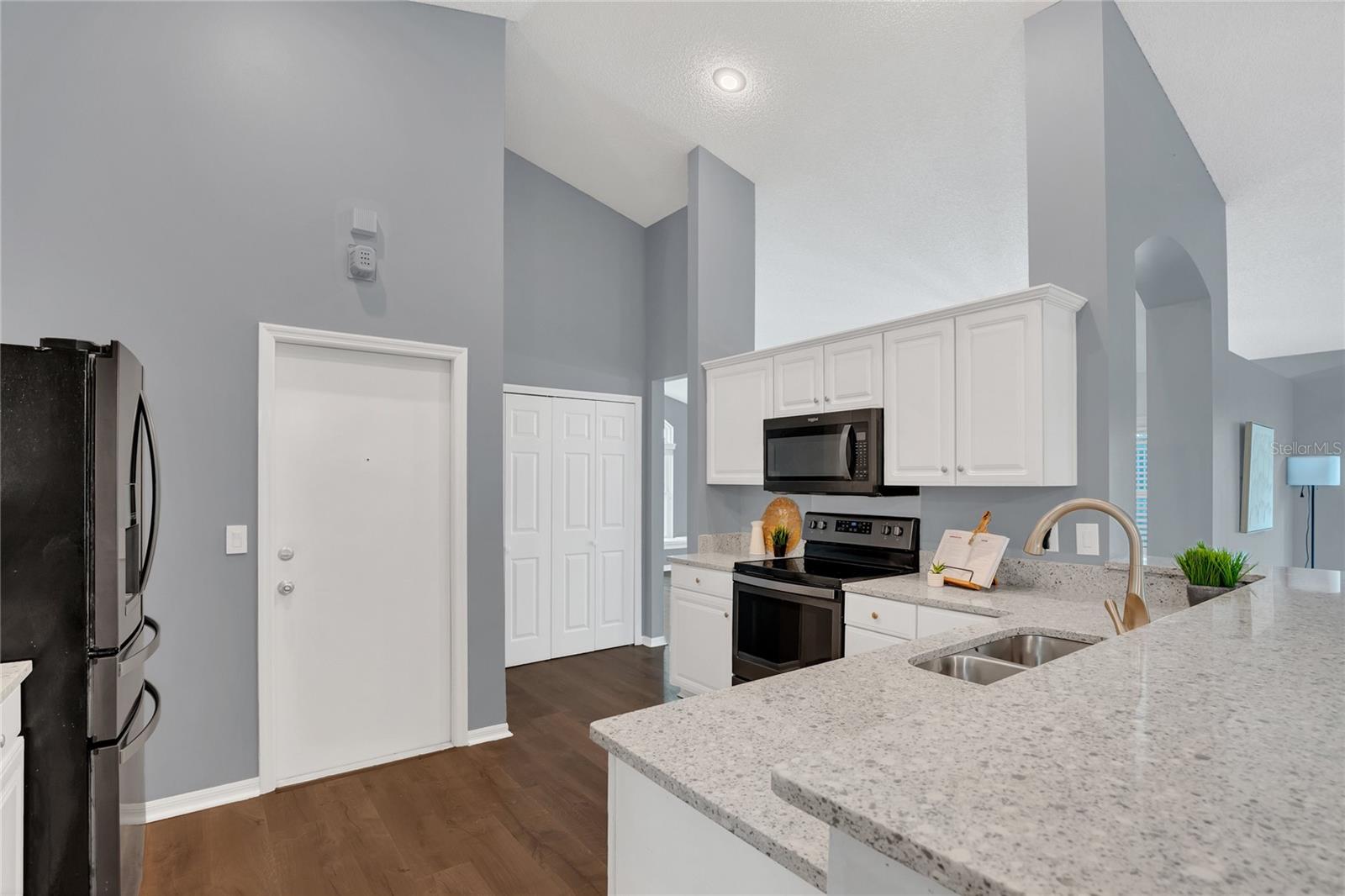 Image 15 of 29 For 13605 Emeraldview Drive