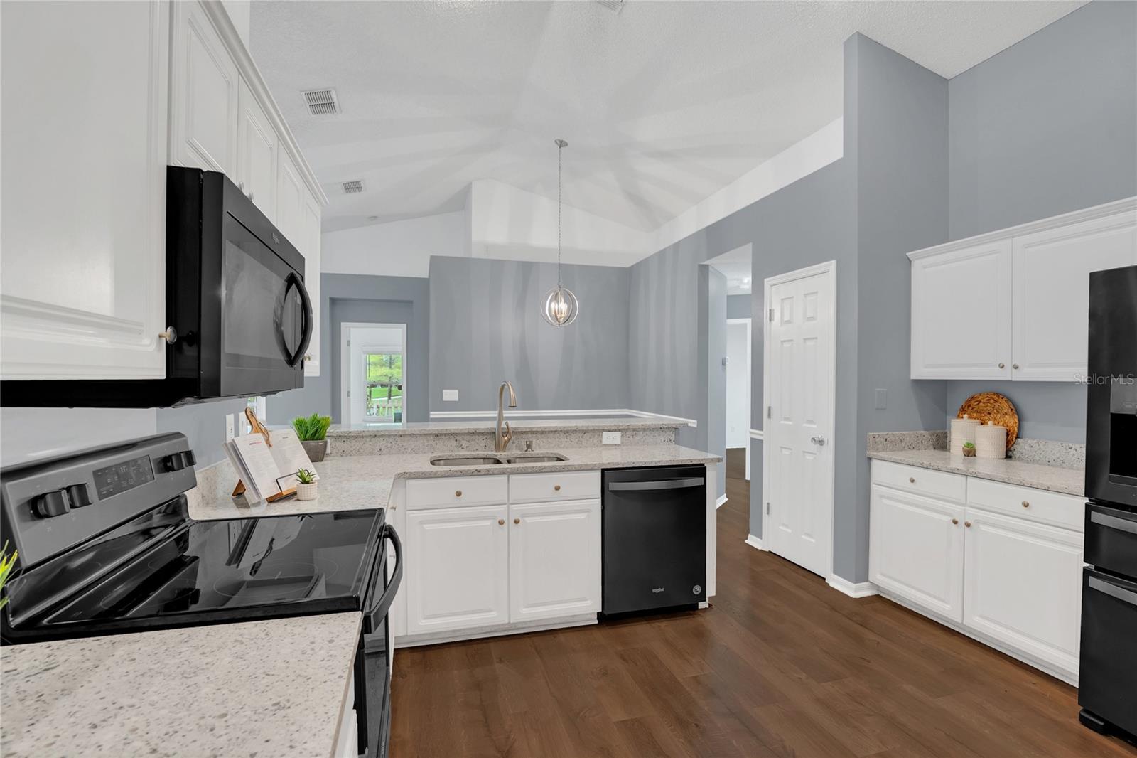 Image 16 of 29 For 13605 Emeraldview Drive