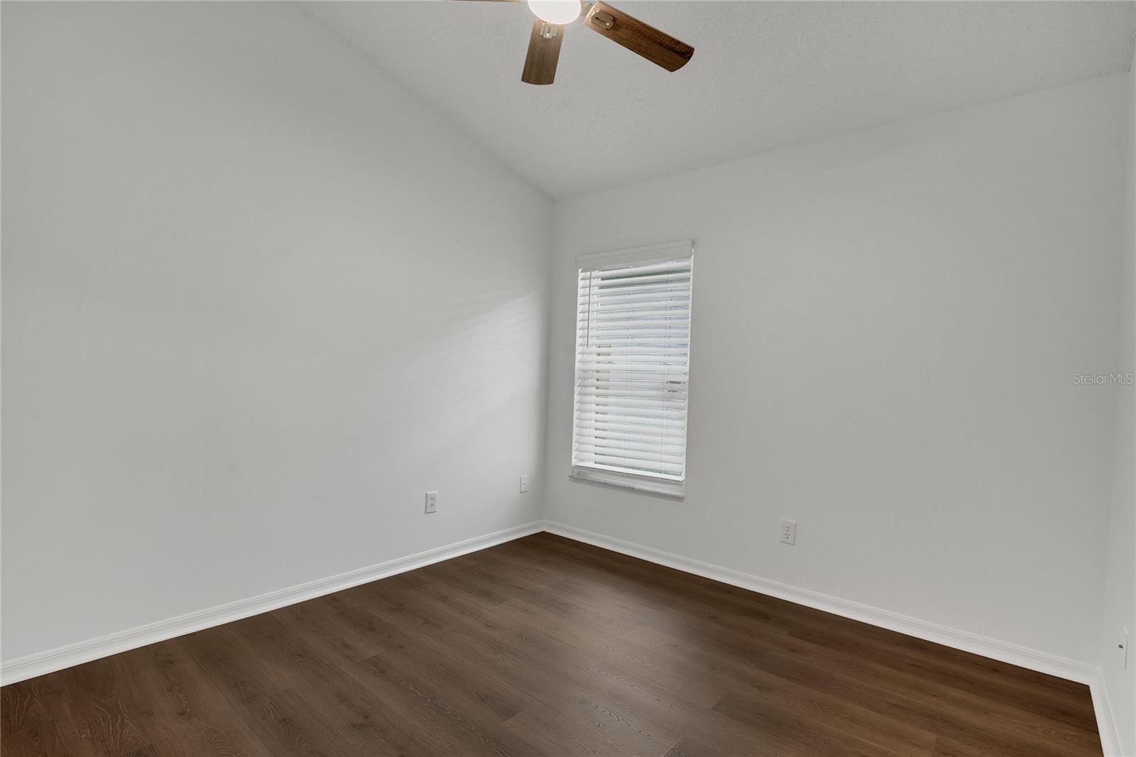 Image 18 of 29 For 13605 Emeraldview Drive