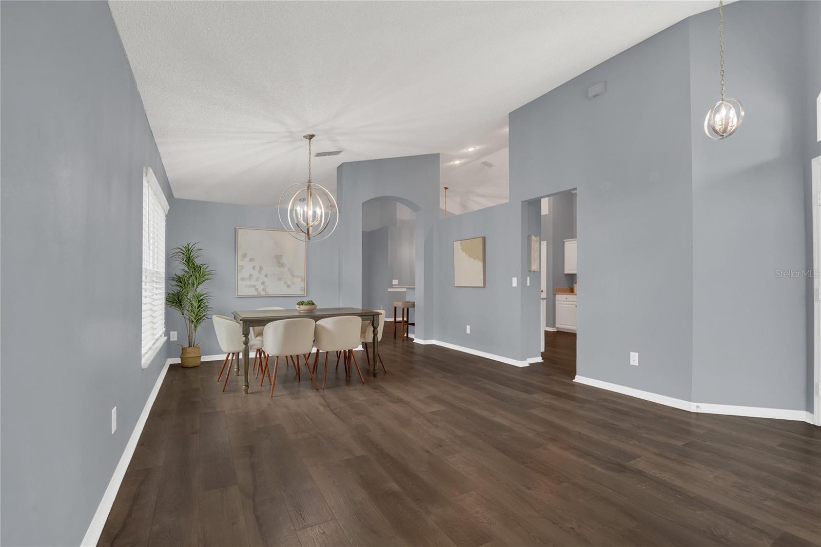 Image 4 of 29 For 13605 Emeraldview Drive
