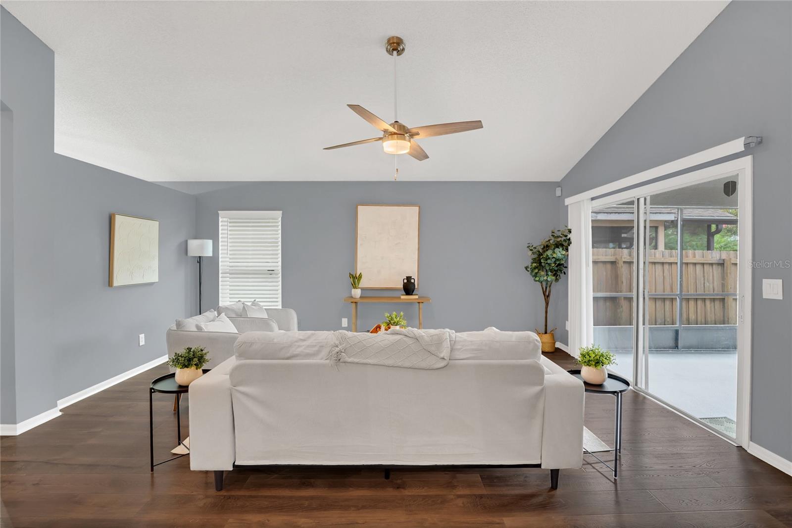 Image 6 of 29 For 13605 Emeraldview Drive