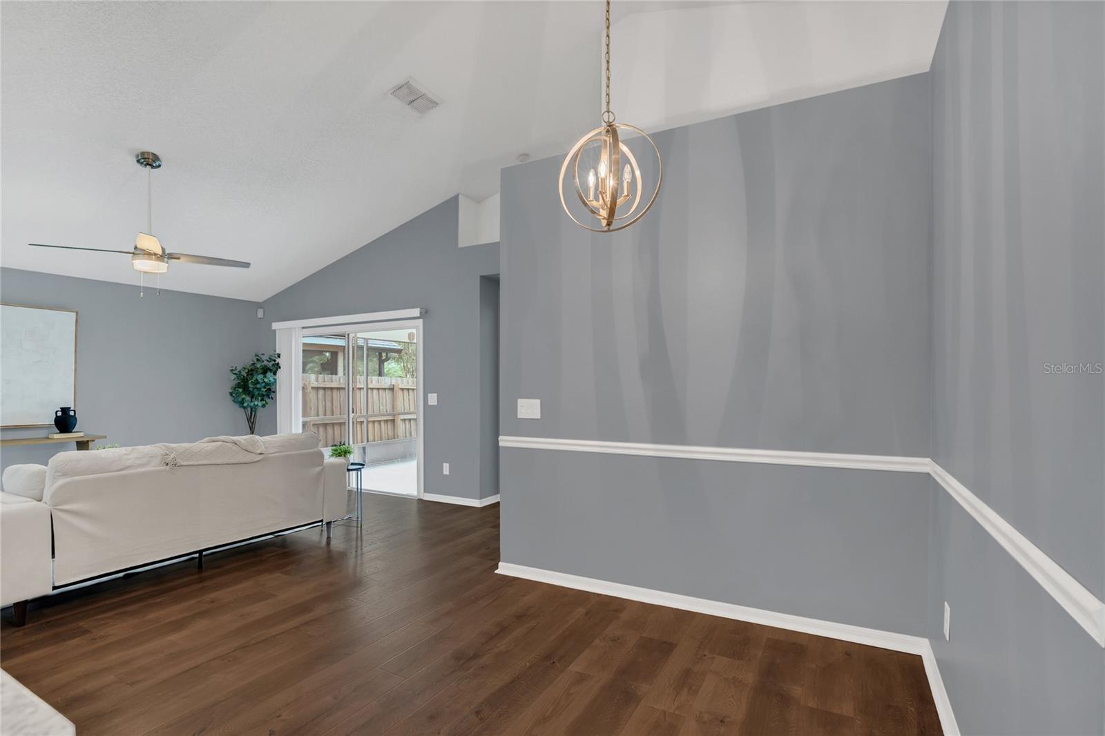 Image 7 of 29 For 13605 Emeraldview Drive