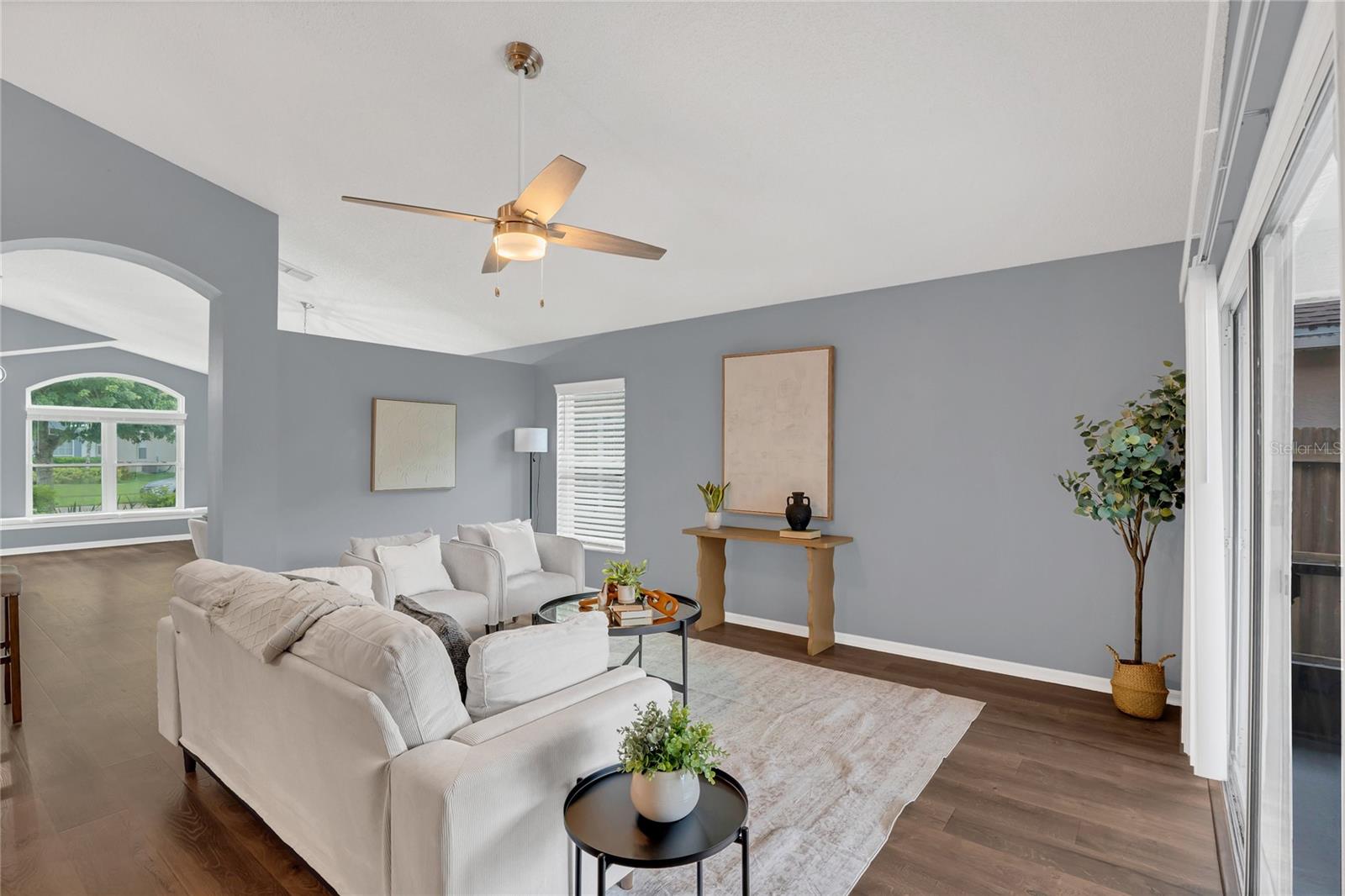 Image 8 of 29 For 13605 Emeraldview Drive