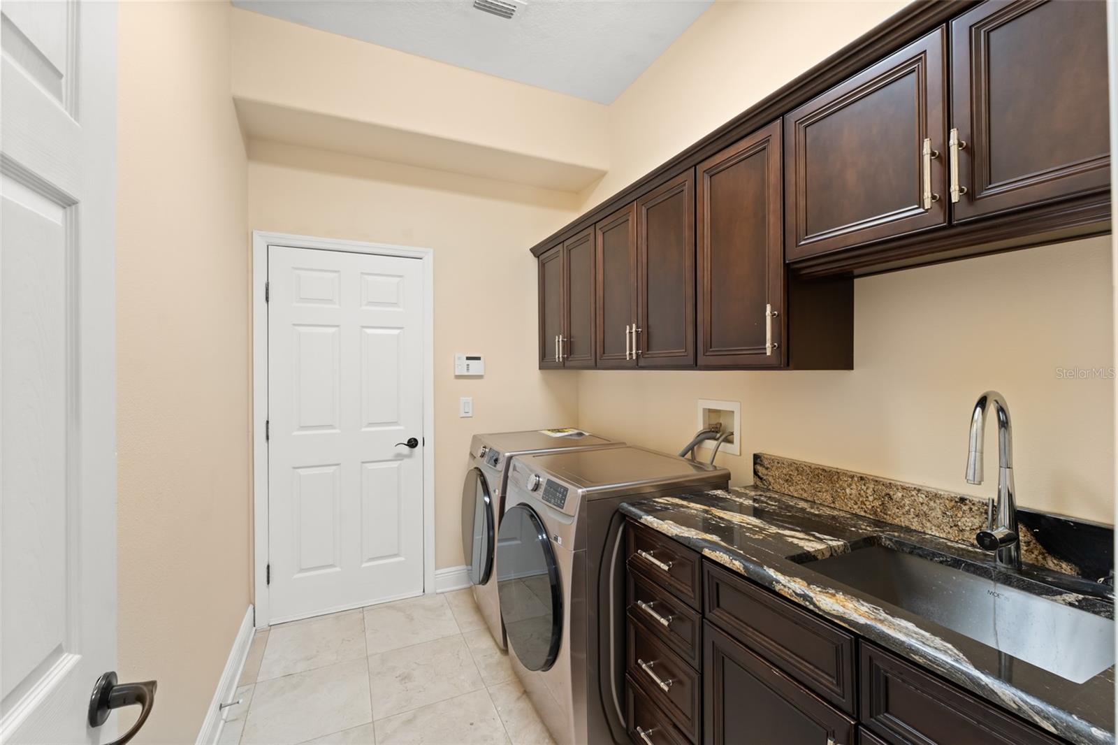 Image 21 of 71 For 1524 Lake Rhea Drive