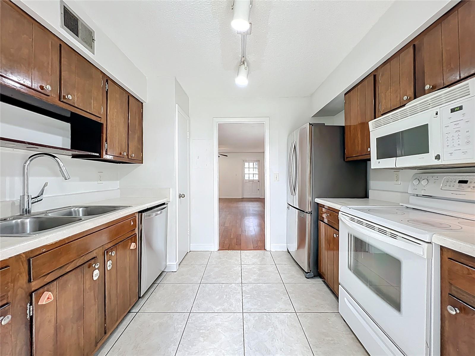 Image 8 of 24 For 200 Saint Andrews Boulevard 2206
