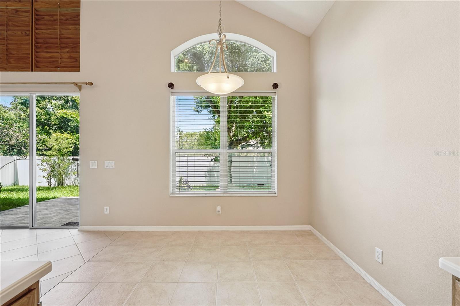 Image 11 of 39 For 7728 Cedarhurst Ln