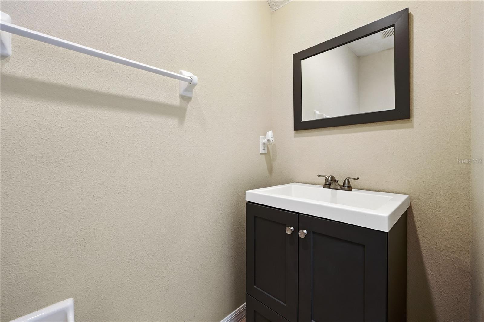Image 14 of 39 For 7728 Cedarhurst Ln