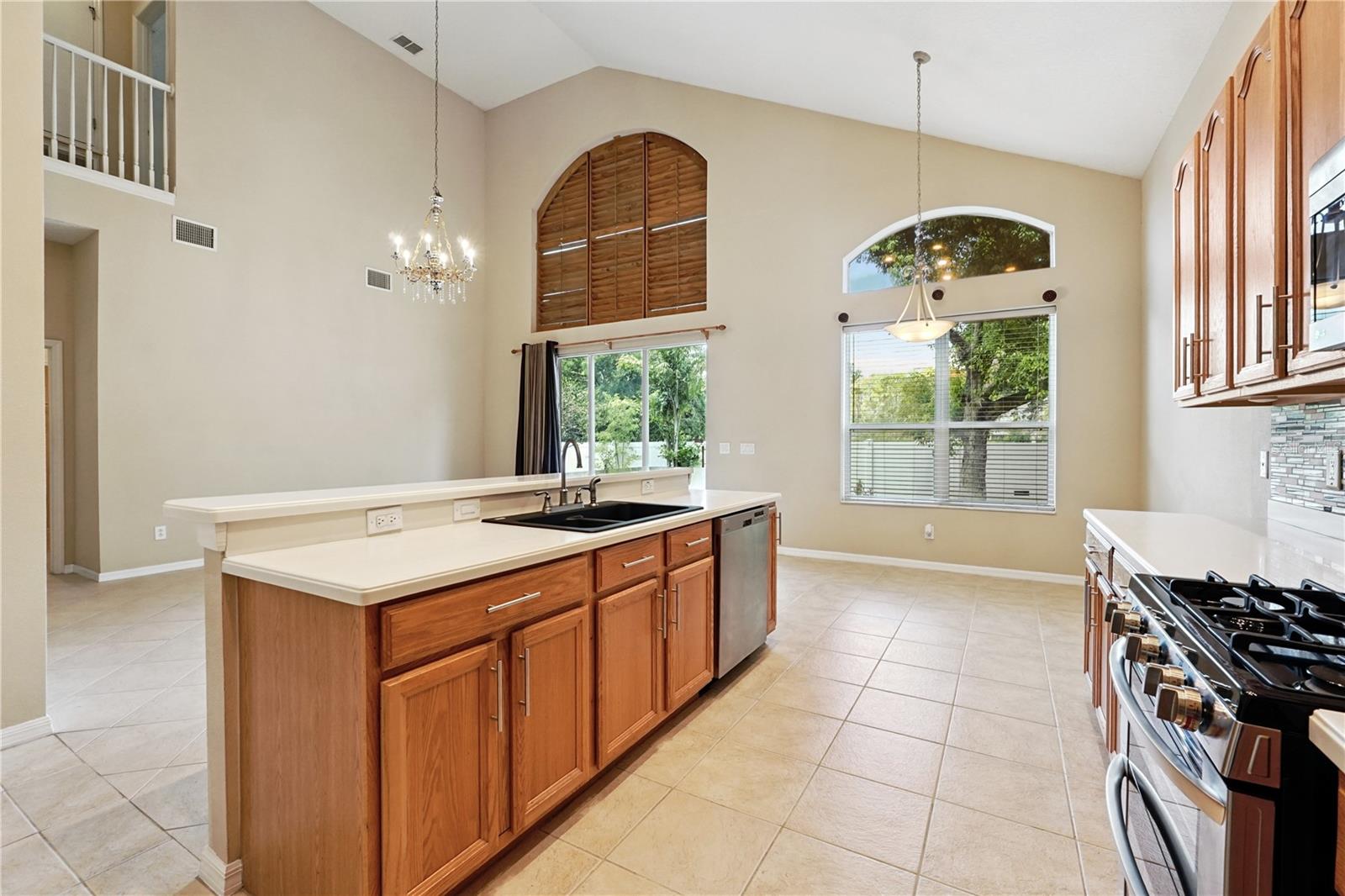 Image 7 of 39 For 7728 Cedarhurst Ln