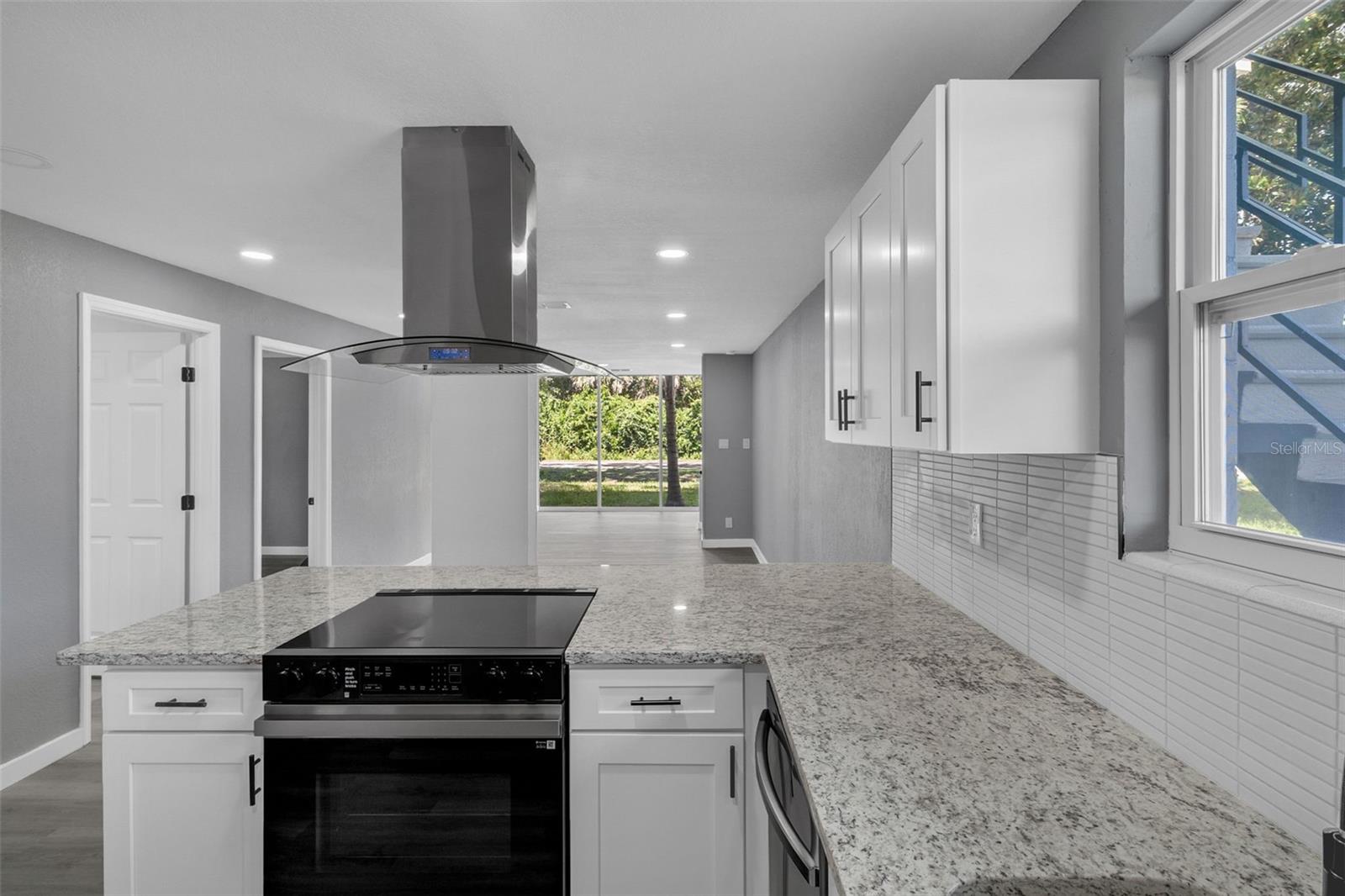 Image 12 of 22 For 315 Bayview Street A