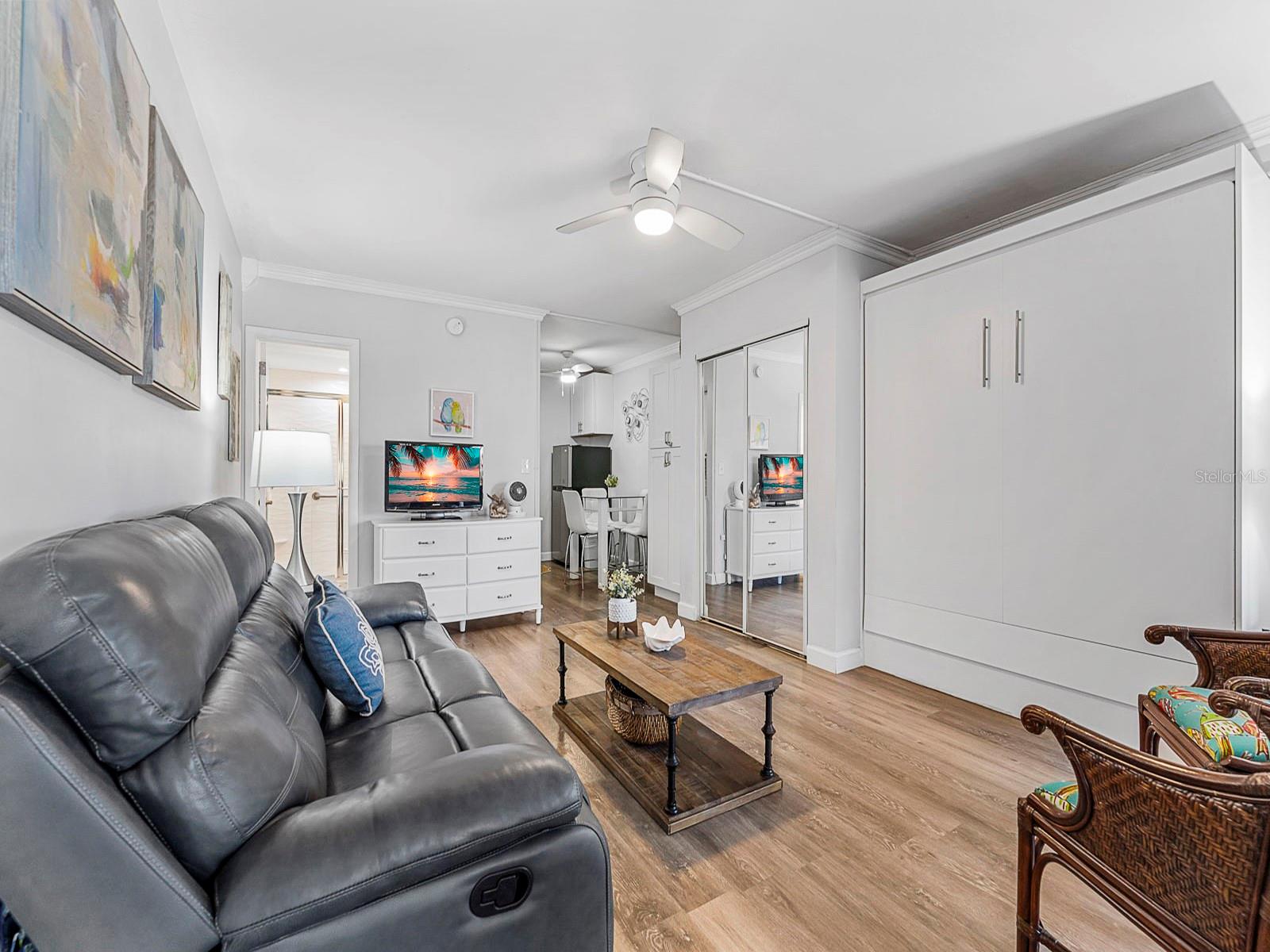Image 6 of 23 For 555 Riverside Drive 4