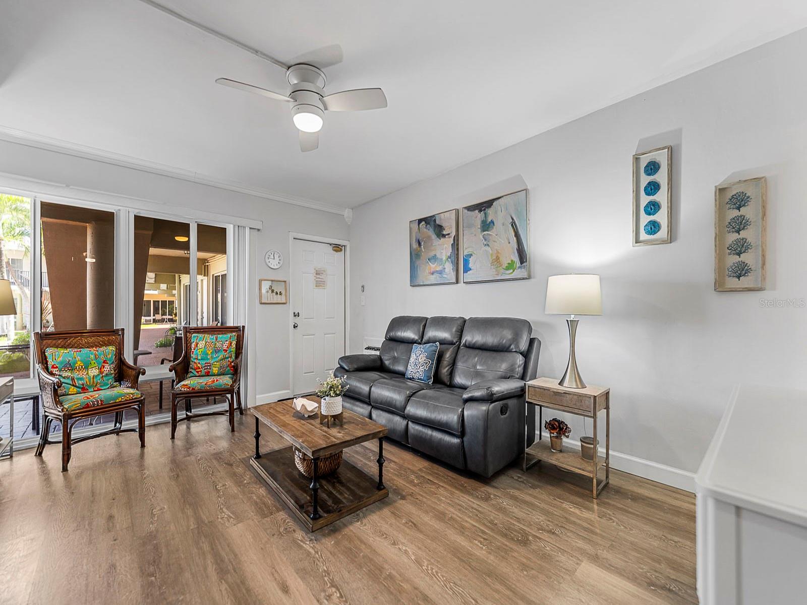 Image 8 of 23 For 555 Riverside Drive 4