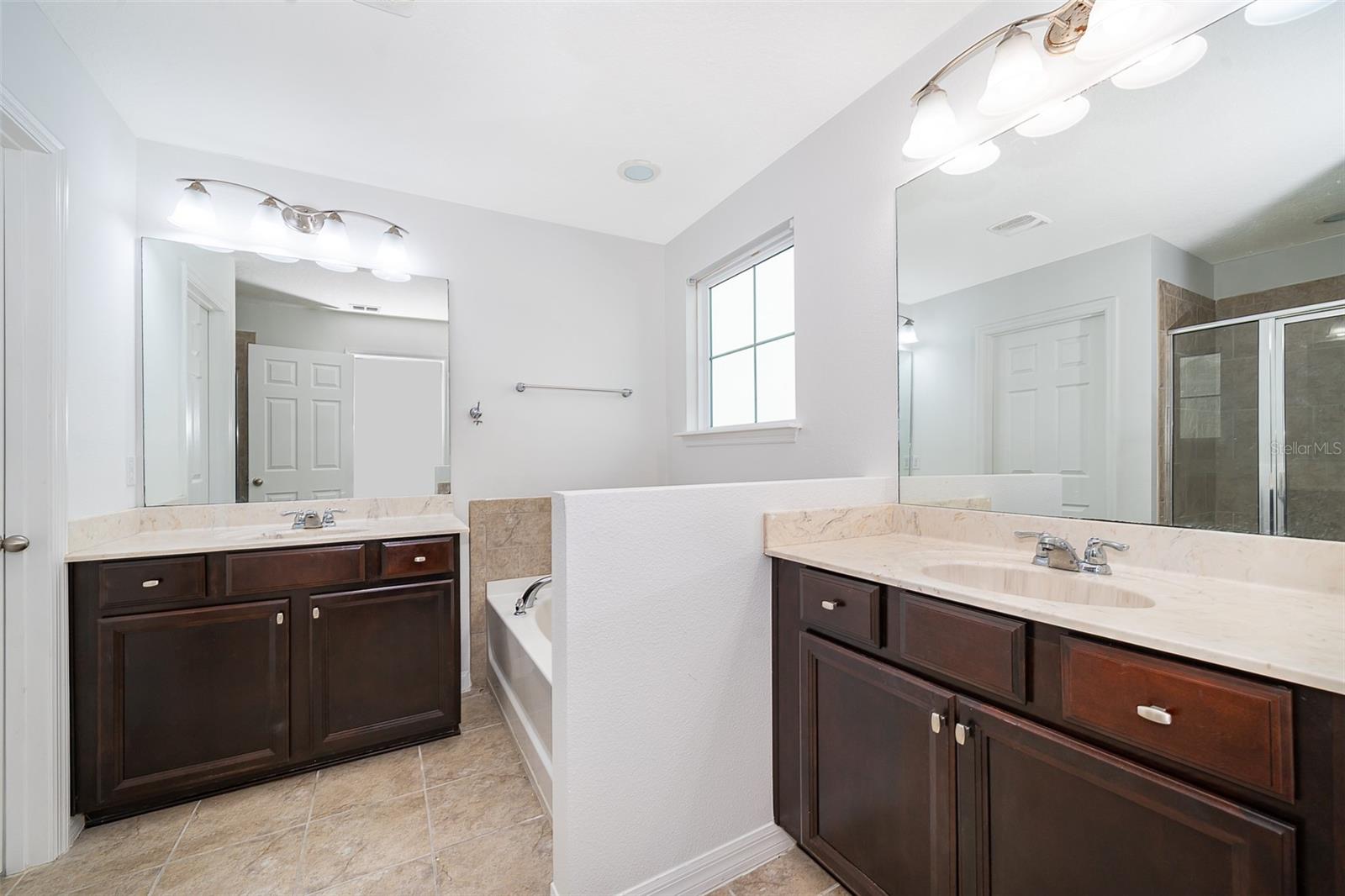 Image 18 of 31 For 963 Ginnie Way