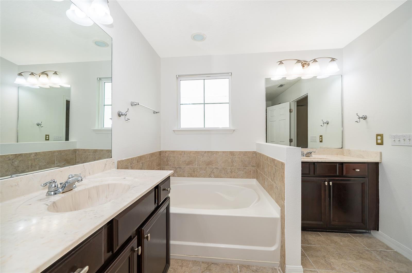 Image 20 of 31 For 963 Ginnie Way