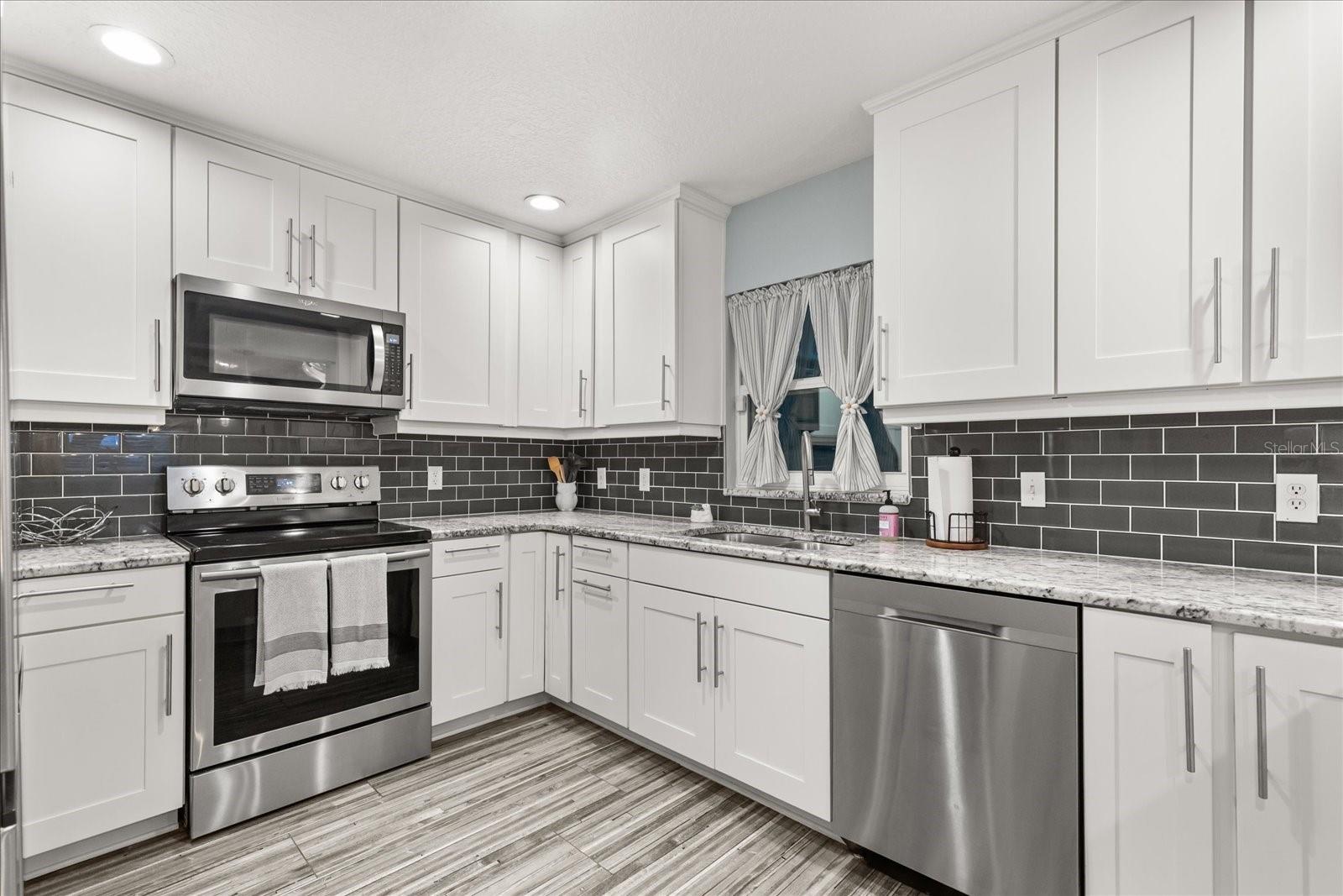 Image 12 of 40 For 6963 Manhattan Avenue